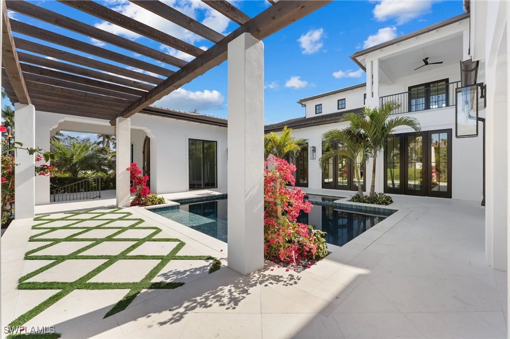 Property Slideshow image 25 of 48 | 330 hawser ln, Naples, FL, 34102