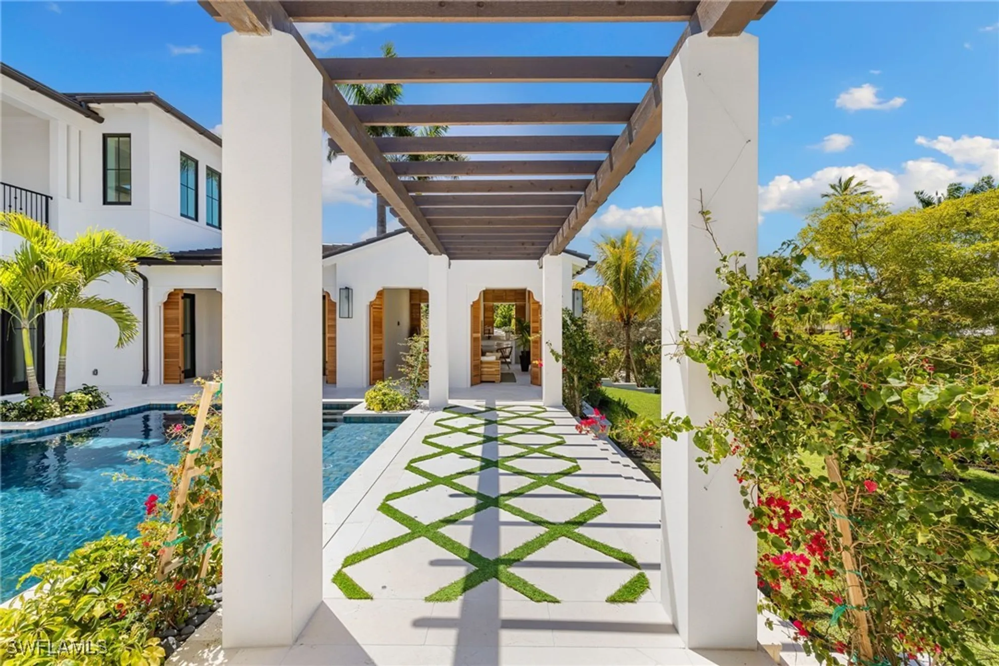 Property Slideshow image 28 of 48 | 330 hawser ln, Naples, FL, 34102