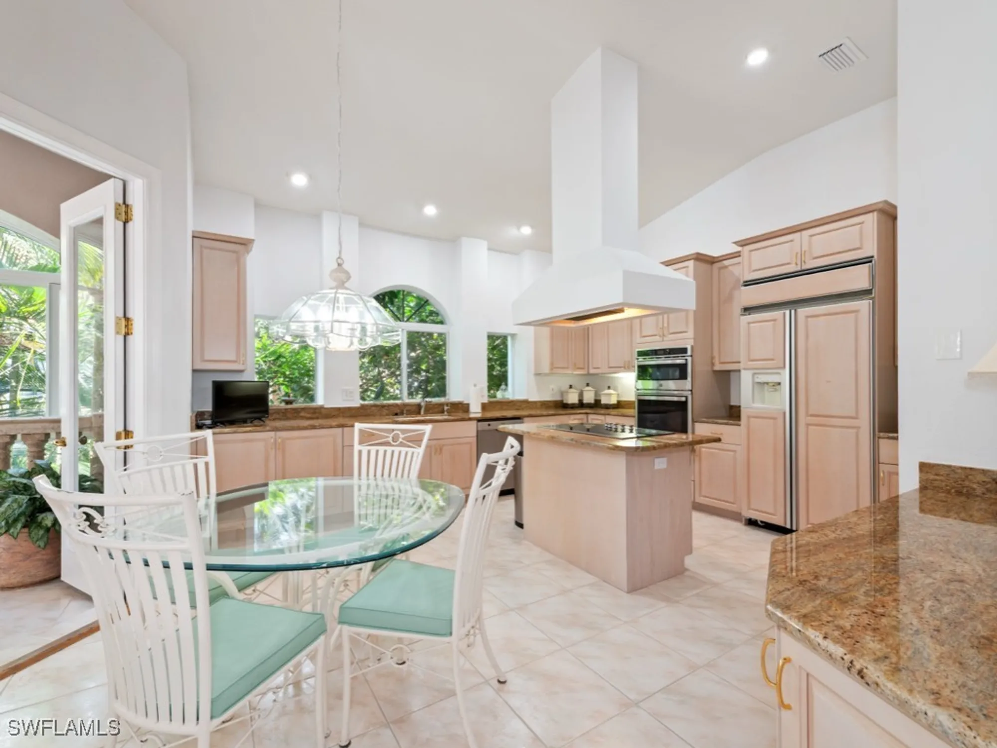 Property Slideshow image 8 of 28 | 600 via mezner 1502, Naples, FL, 34108