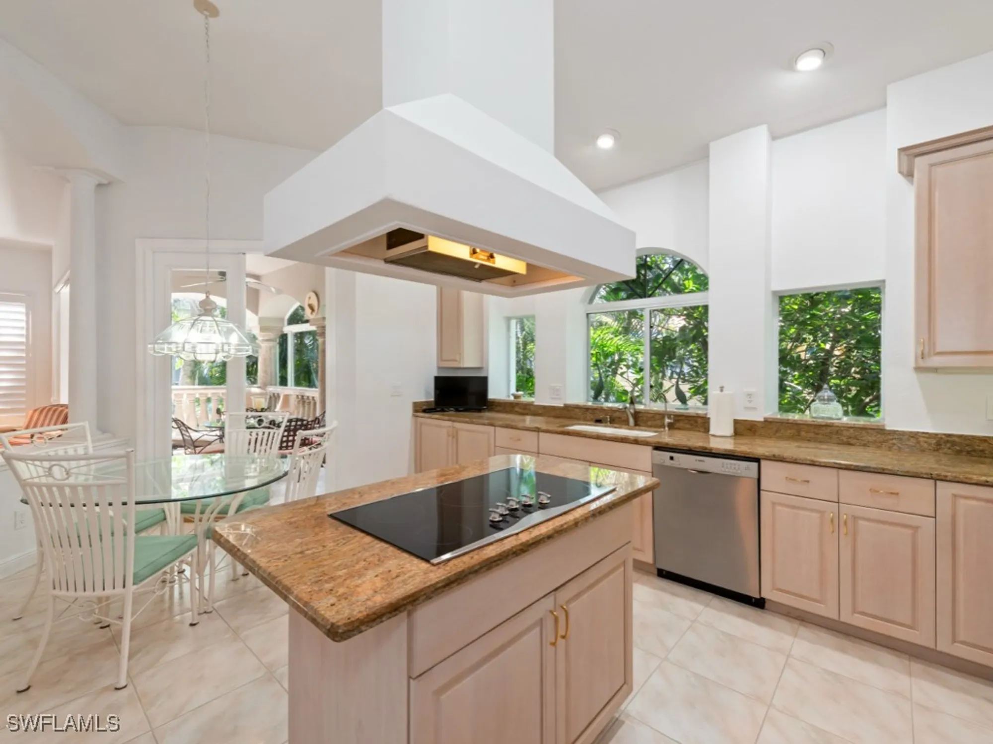 Property Slideshow image 9 of 28 | 600 via mezner 1502, Naples, FL, 34108