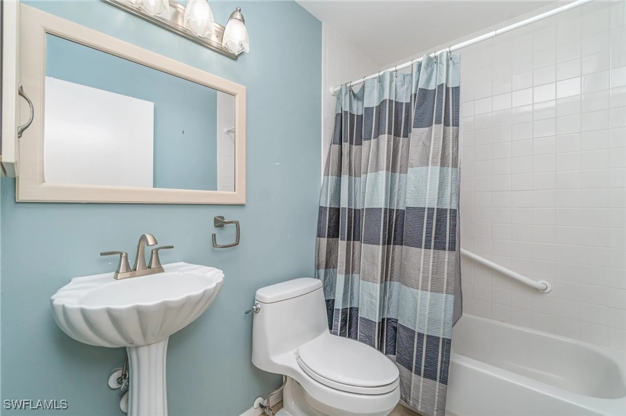 Property Slideshow image 22 of 42 | 1836 pine glade cir, Fort Myers, FL, 33907