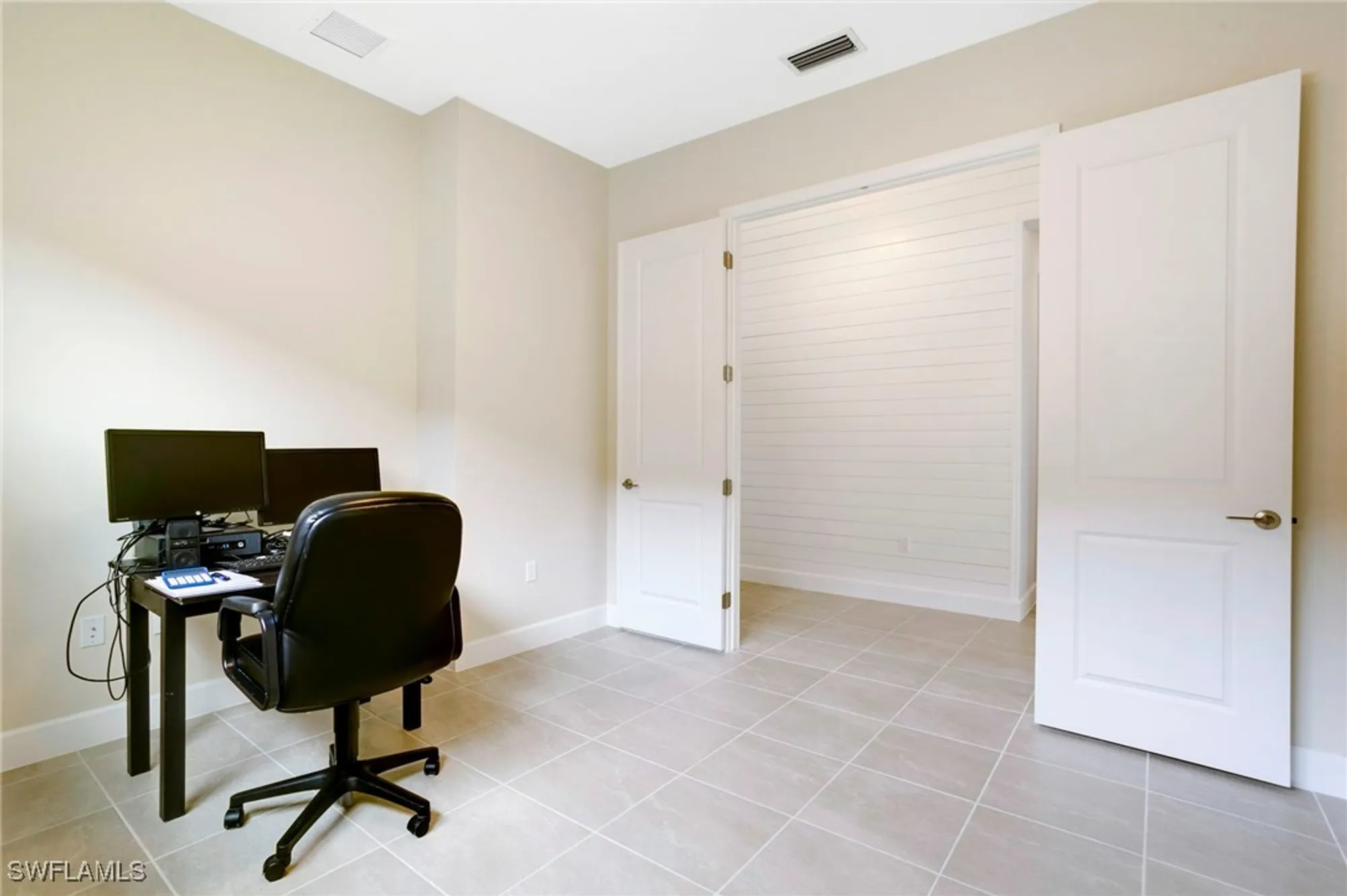 Property Slideshow image 11 of 50 | 11543 jacaranda dr, Naples, FL, 34120