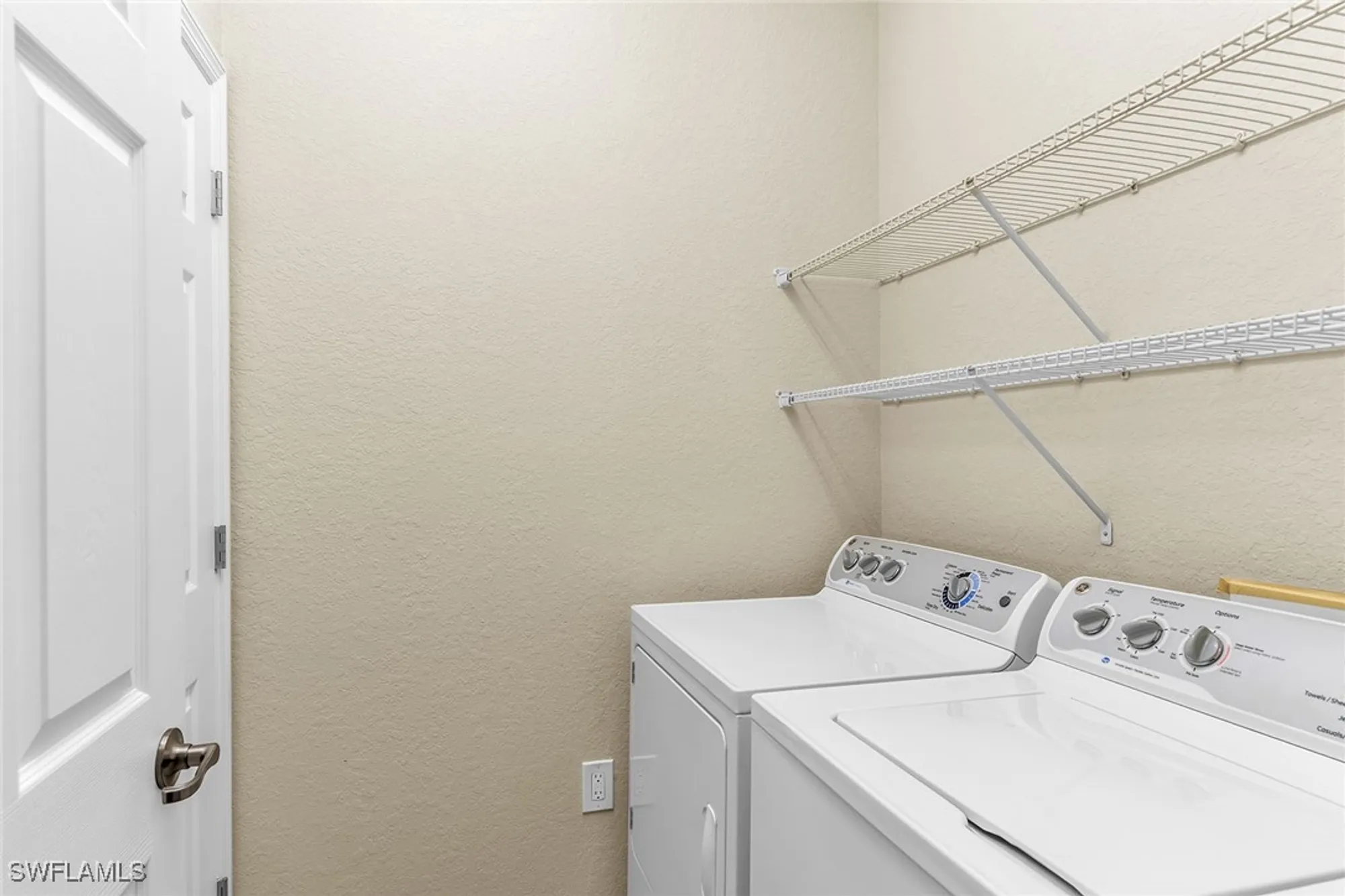 Property Slideshow image 21 of 39 | 3175 serena ln apt 202, Naples, FL, 34114