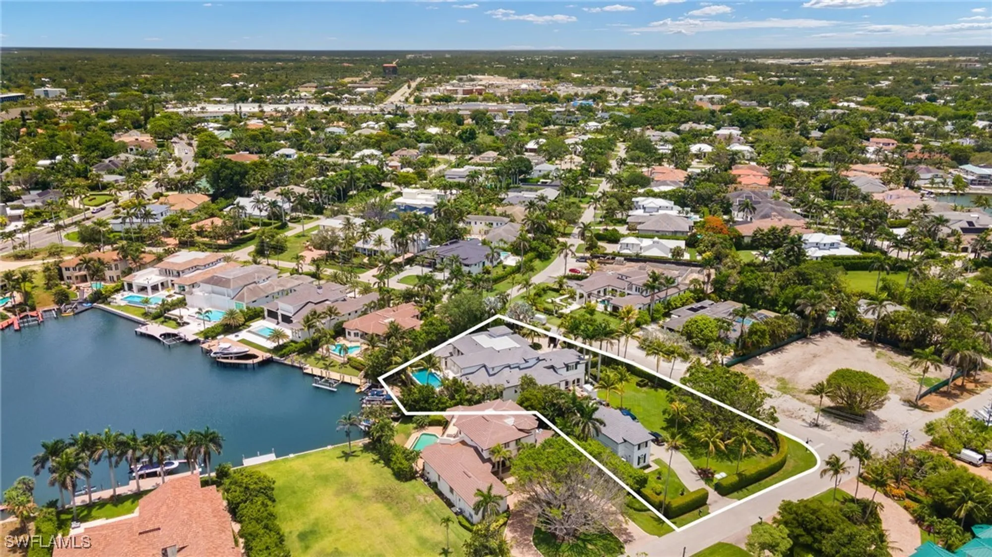 Property Slideshow image 10 of 10 | 275 spring line dr, Naples, FL, 34102