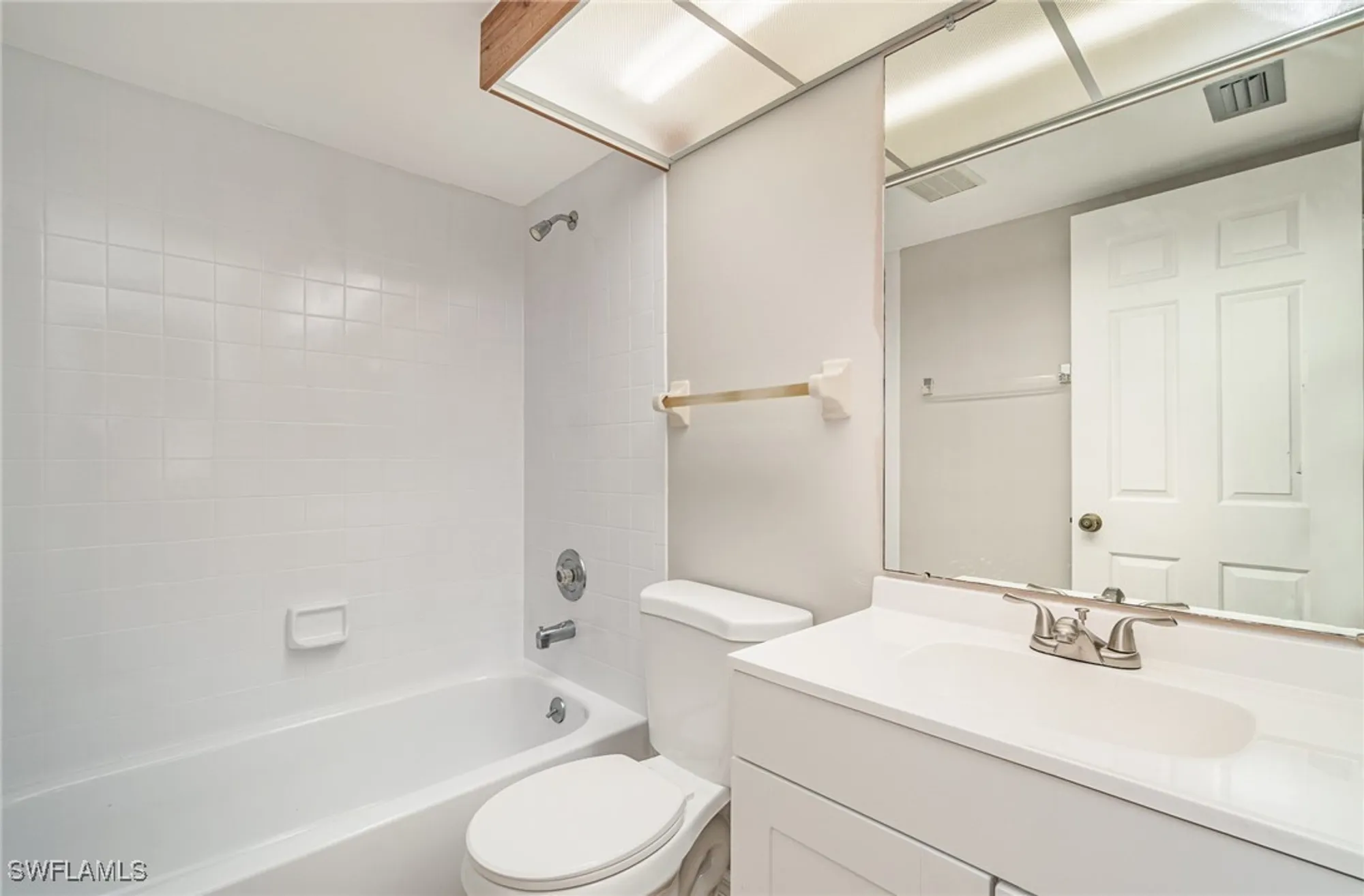 Property Slideshow image 17 of 23 | 13080 cross creek ct 308, Fort Myers, FL, 33912