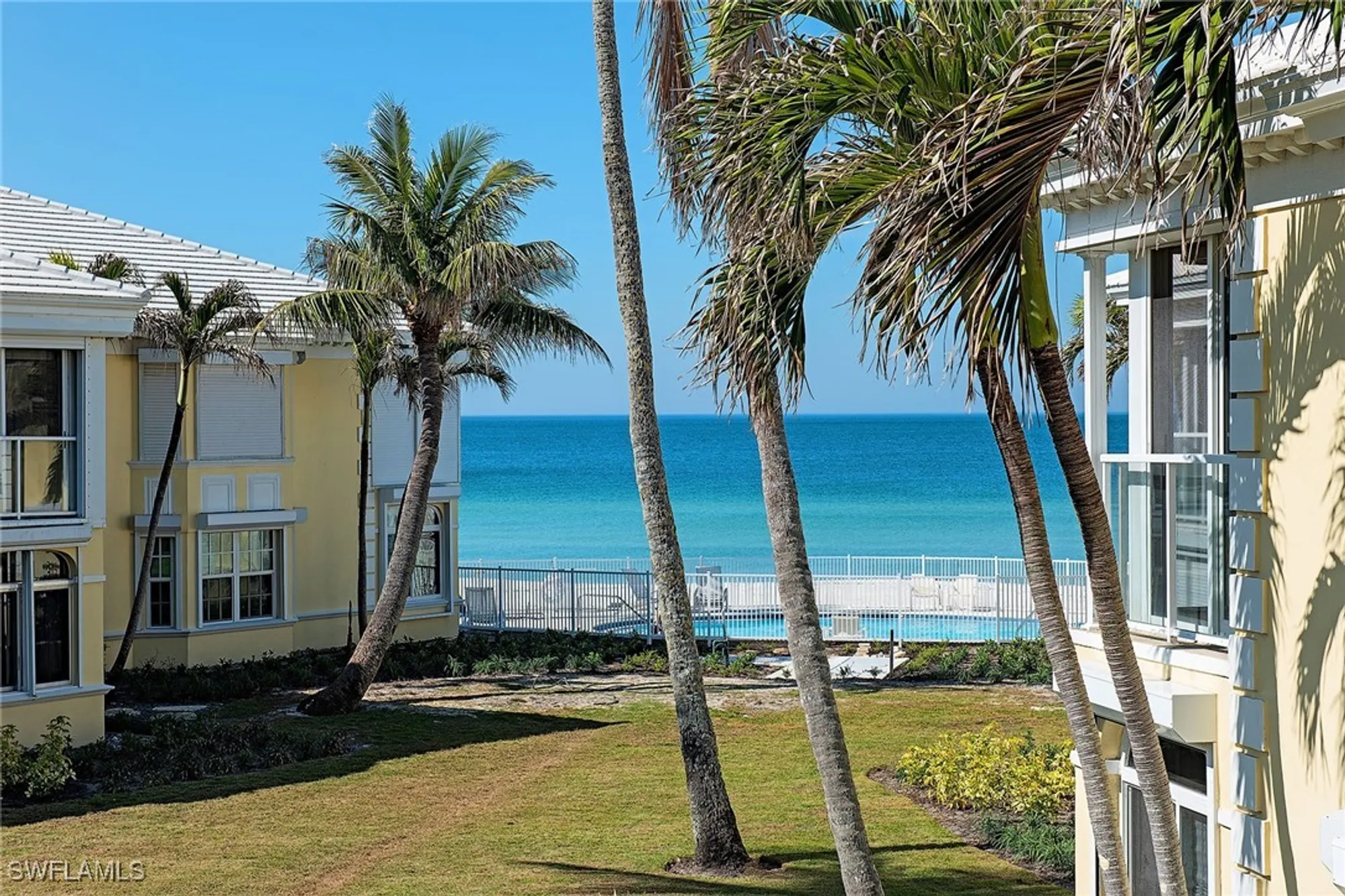 Property Slideshow image 5 of 14 | 2601 gulf shore blvd 26, Naples, FL, 34103