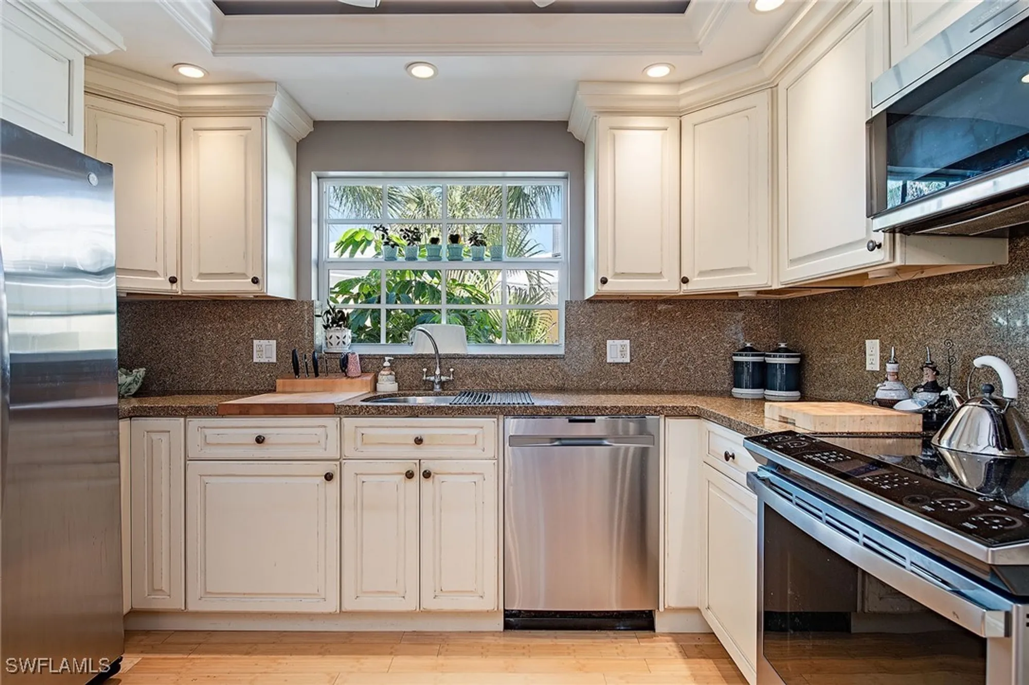 Property Slideshow image 6 of 14 | 2601 gulf shore blvd 26, Naples, FL, 34103