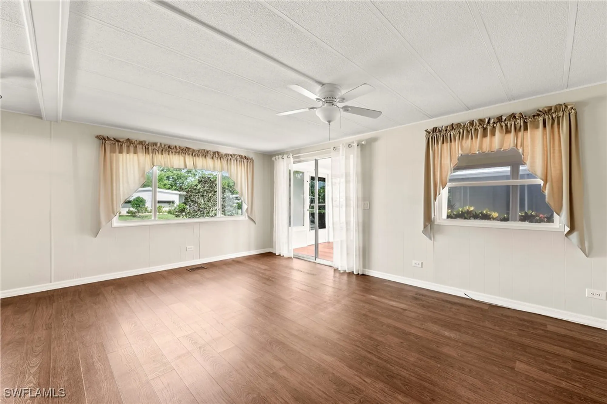 Property Slideshow image 14 of 28 | 40 le mans dr, Naples, FL, 34112