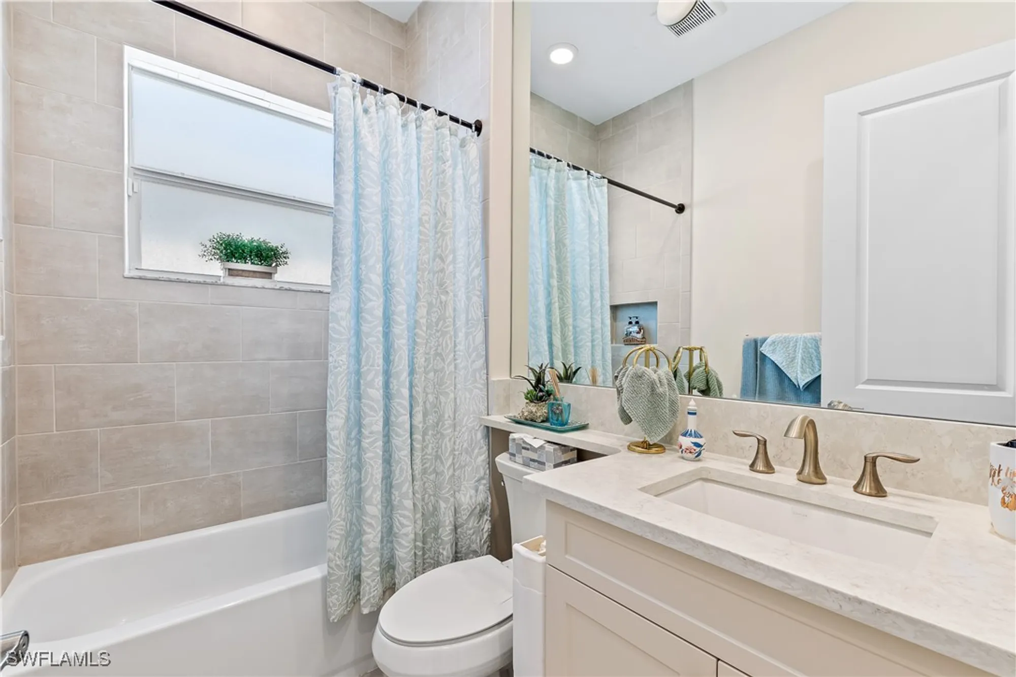 Property Slideshow image 17 of 34 | 12047 oleander ave, Naples, FL, 34120