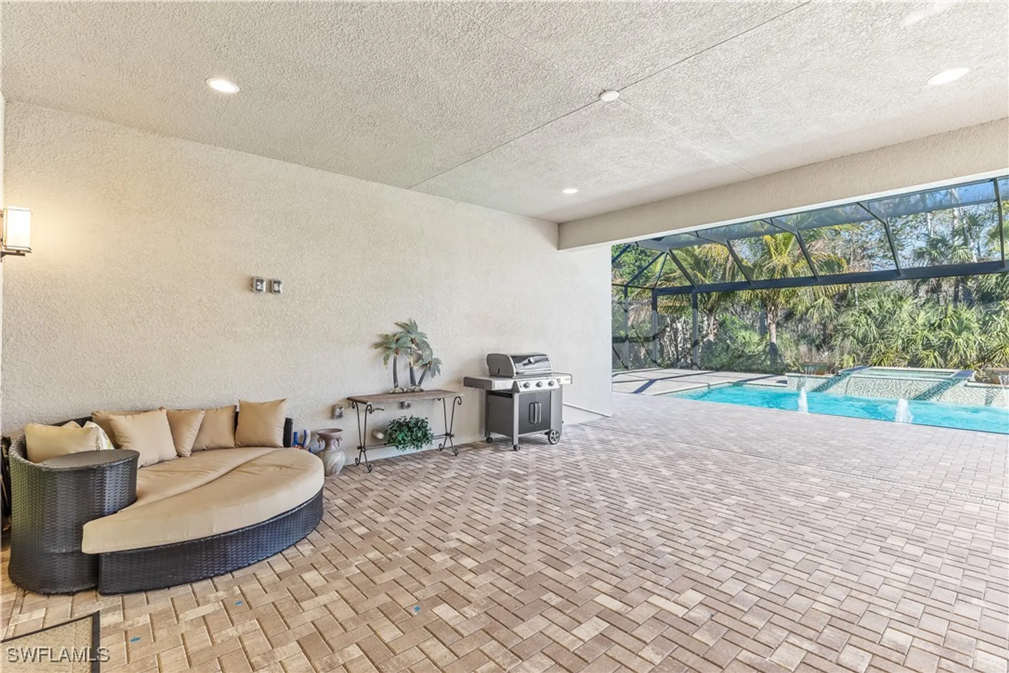 Property Slideshow image 20 of 34 | 12047 oleander ave, Naples, FL, 34120