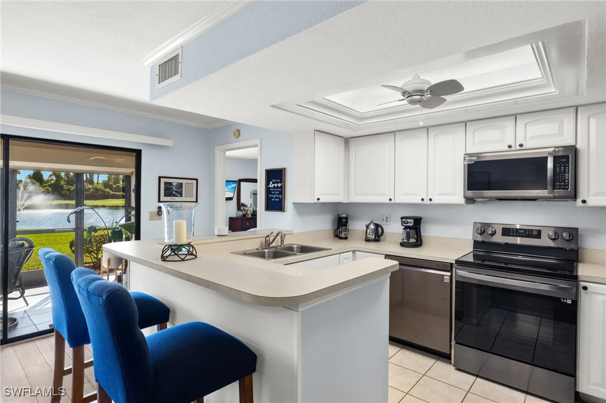 Property Slideshow image 10 of 39 | 5925 trailwinds dr 912, Fort Myers, FL, 33907