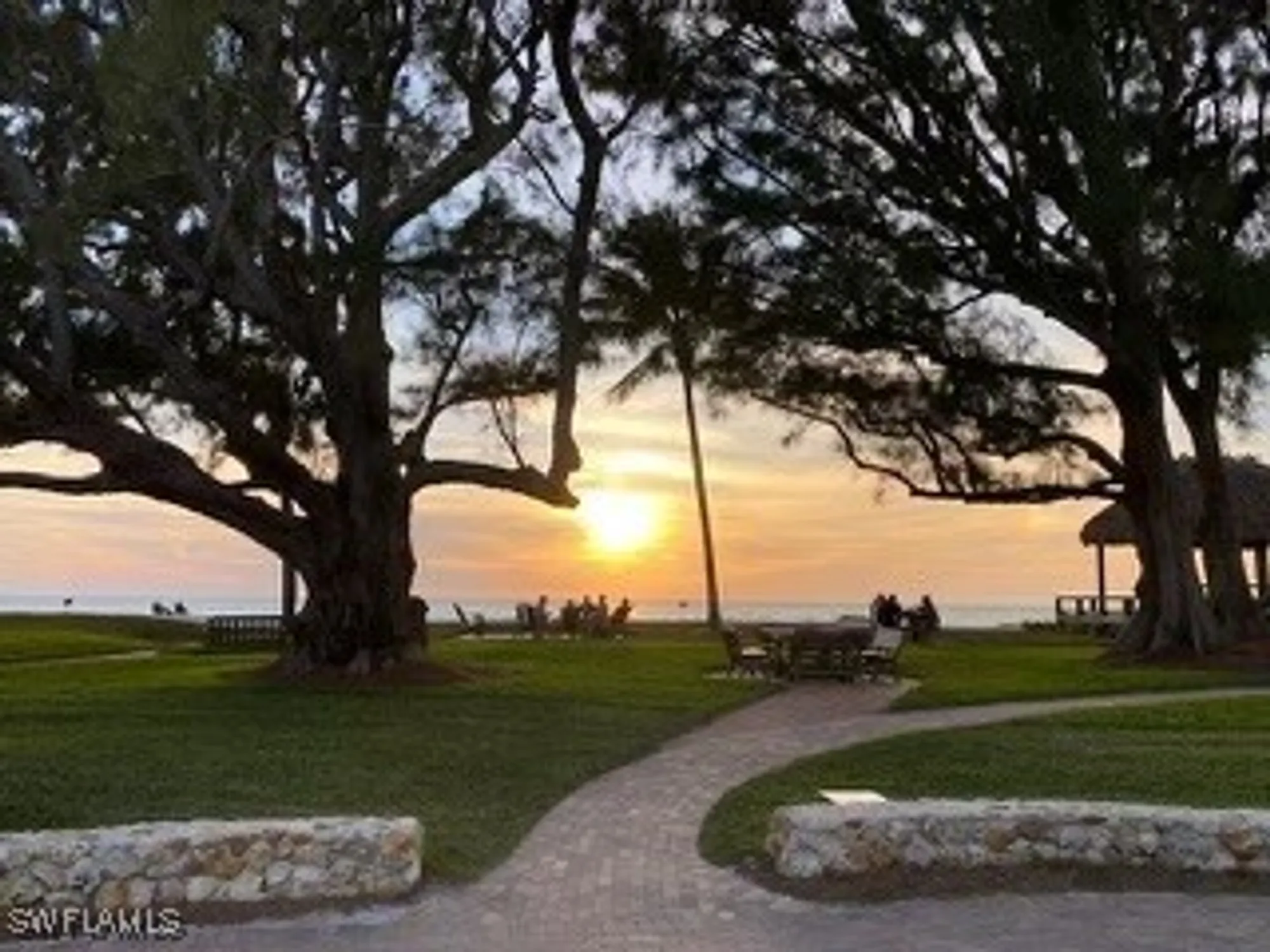 Property Slideshow image 8 of 10 | 698 fairway ter, Naples, FL, 34103