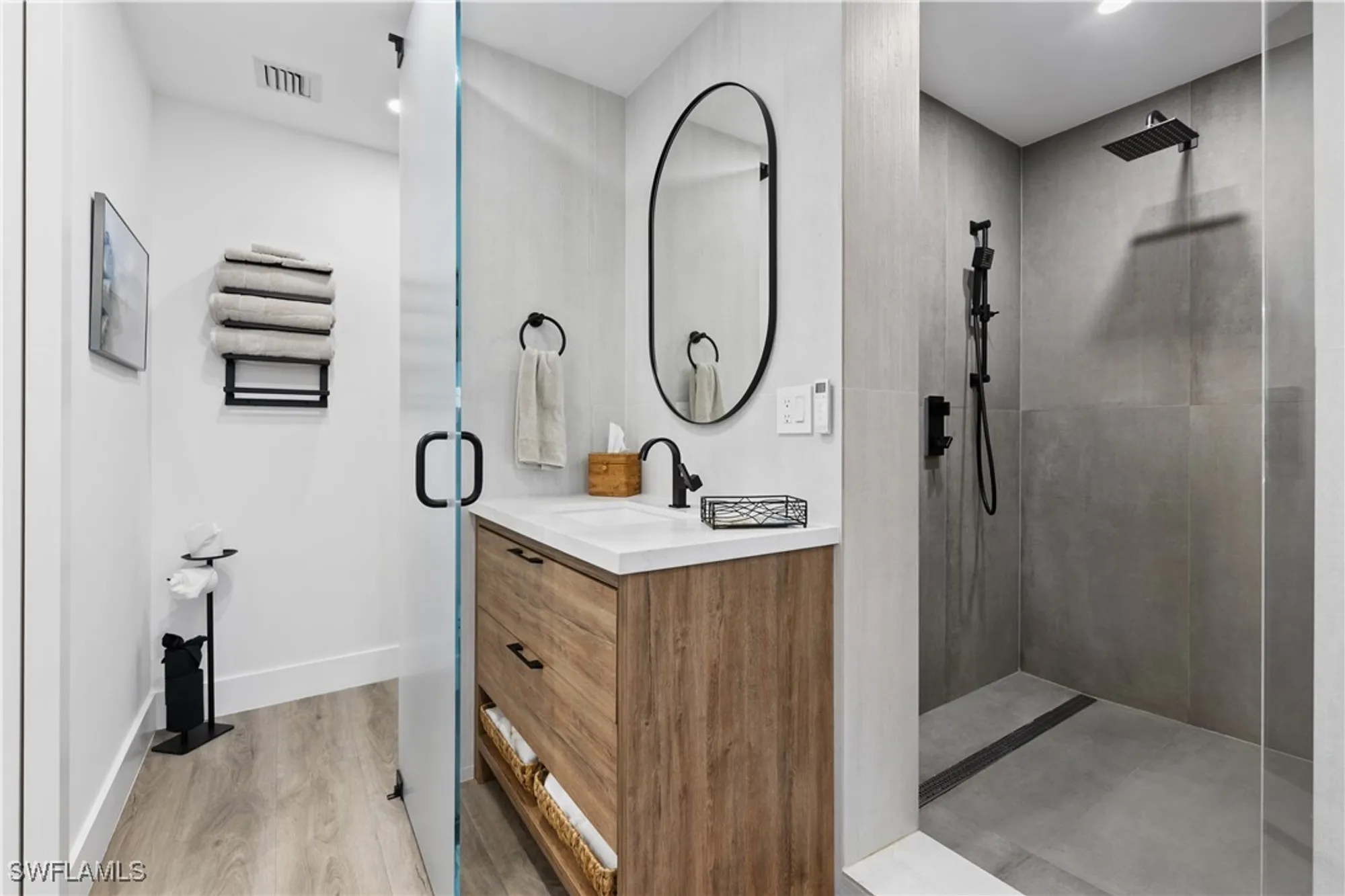 Property Slideshow image 14 of 27 | 2500 gulf shore blvd n7, Naples, FL, 34103