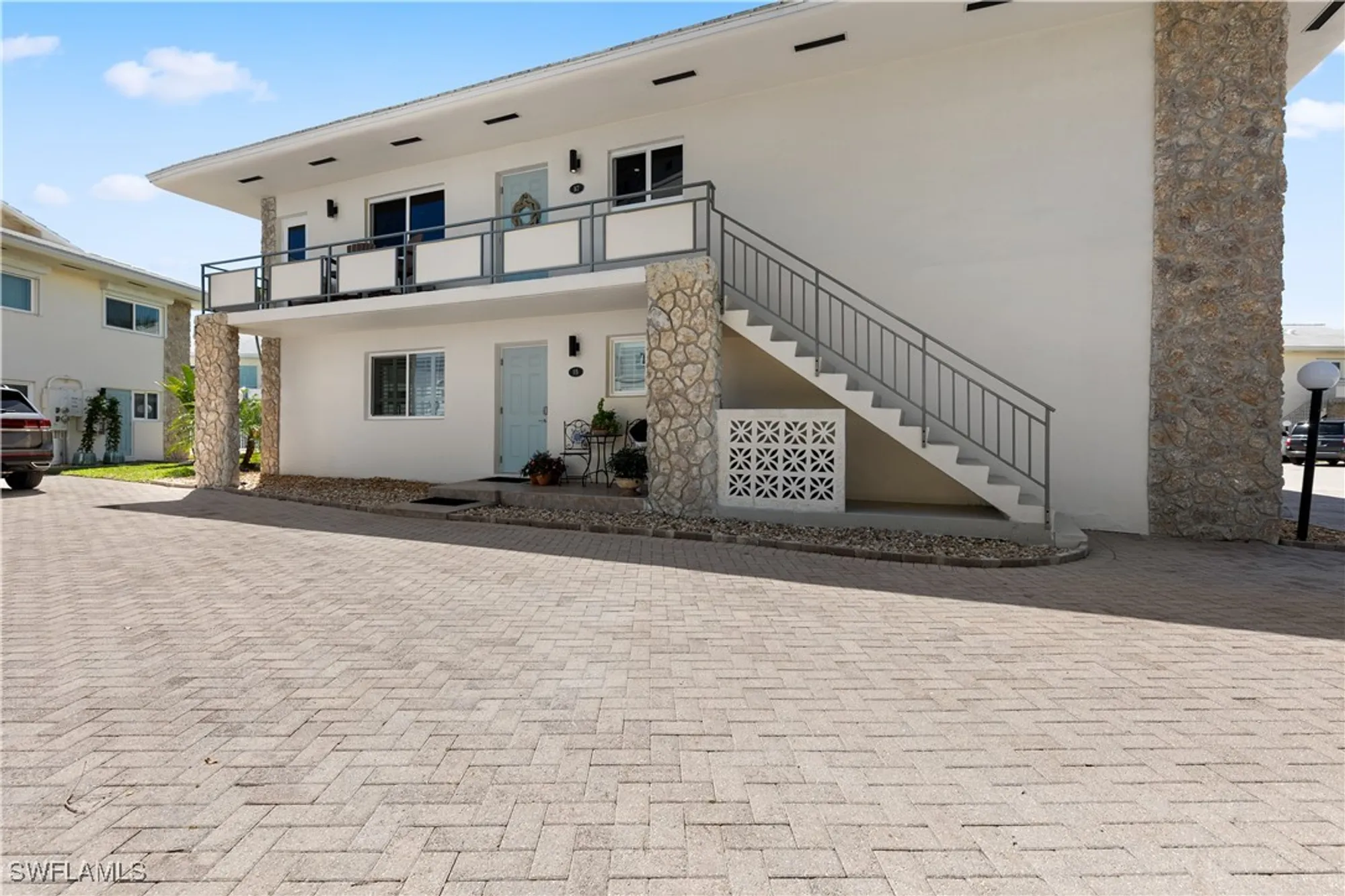 Property Slideshow image 19 of 27 | 2500 gulf shore blvd n7, Naples, FL, 34103