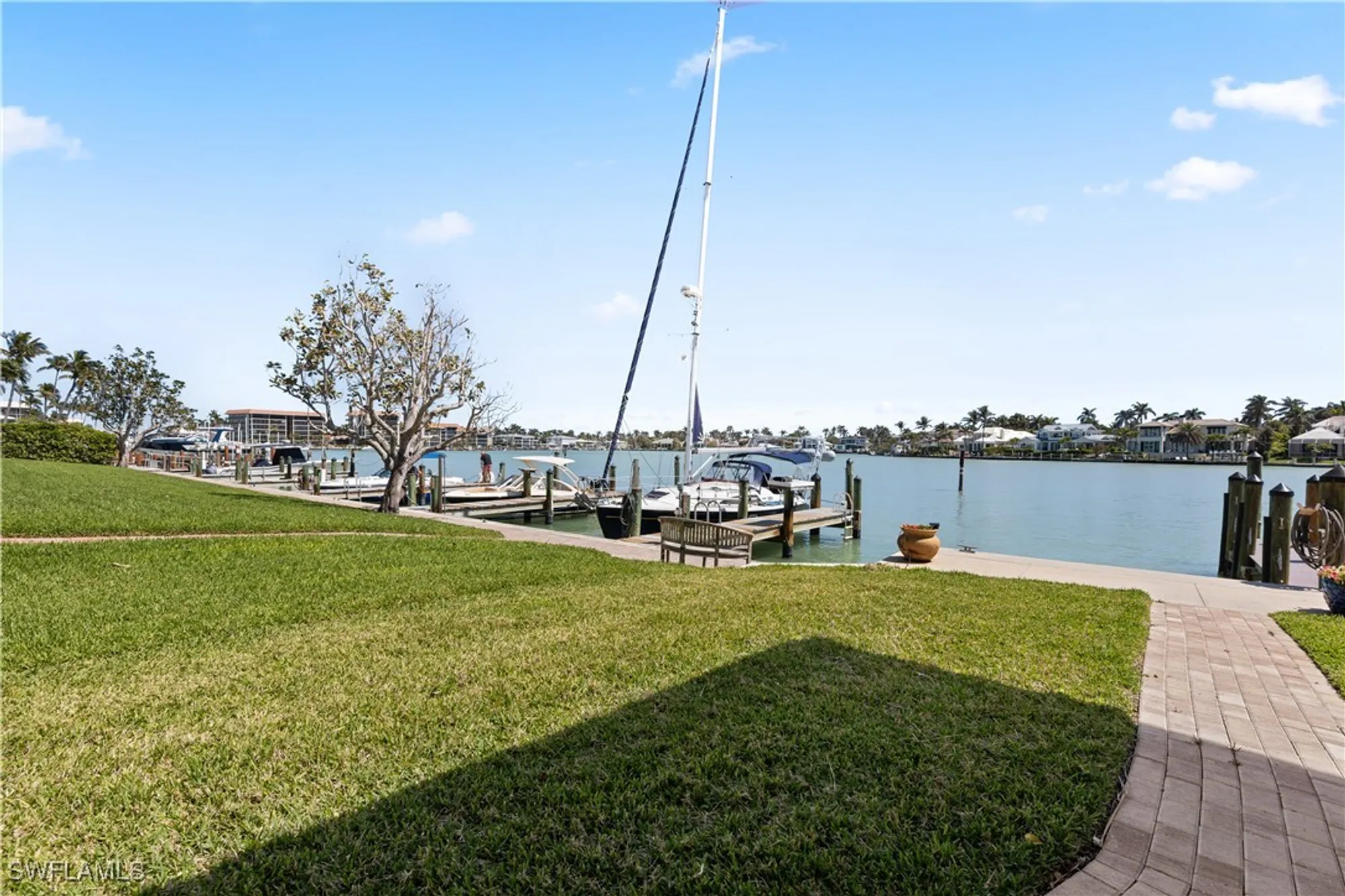 Property Slideshow image 23 of 27 | 2500 gulf shore blvd n7, Naples, FL, 34103