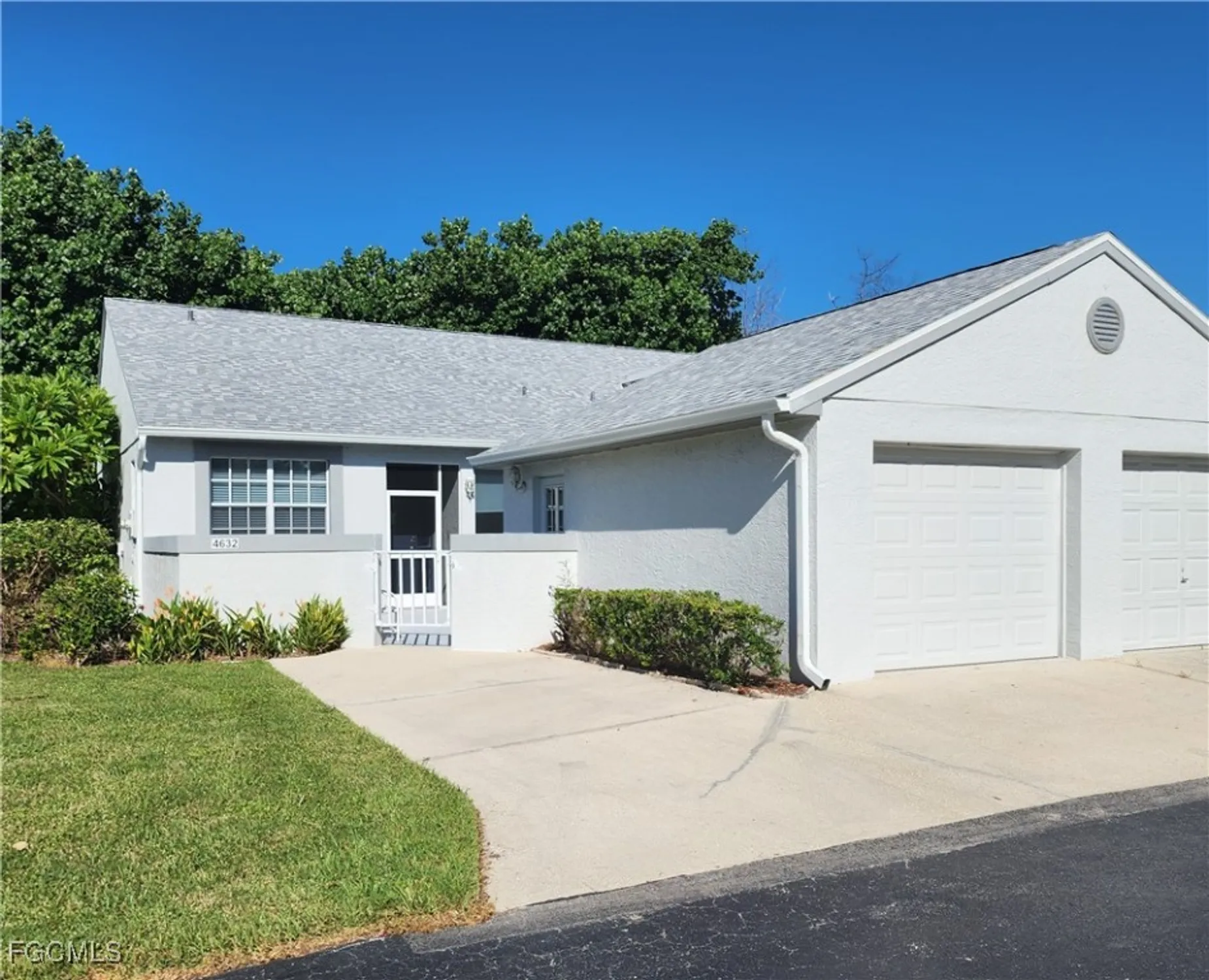 Property Slideshow image 1 of 27 | 4632 blackberry dr, Fort Myers, FL, 33905