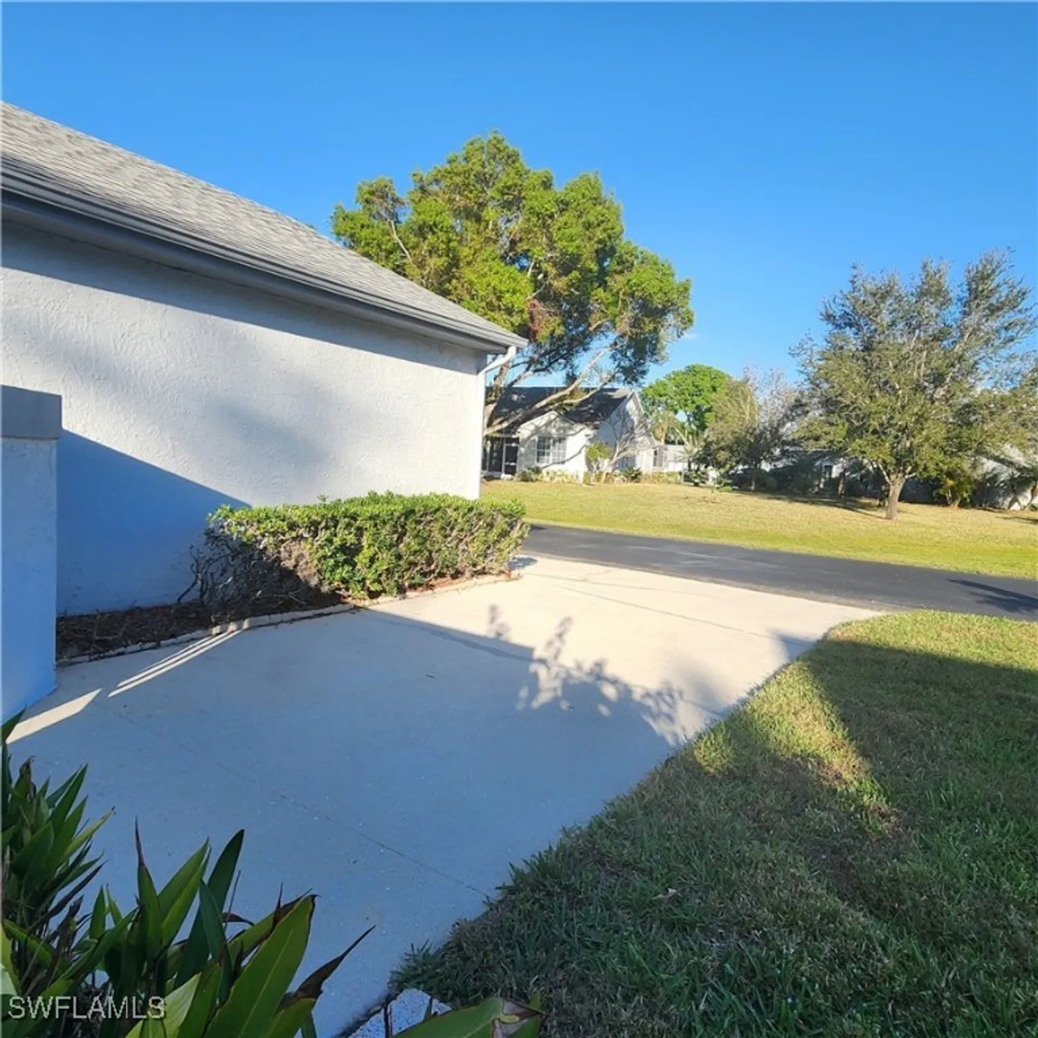 Property Slideshow image 4 of 27 | 4632 blackberry dr, Fort Myers, FL, 33905