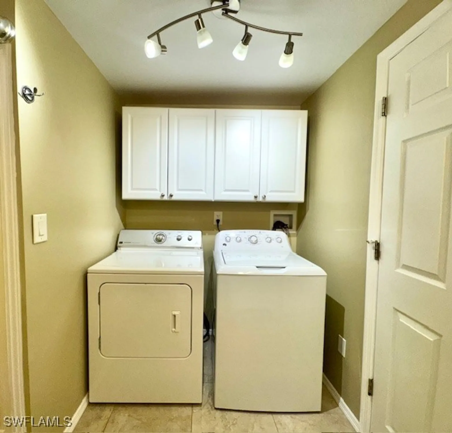 Property Slideshow image 18 of 49 | 14497 nathan hale ln, North Fort Myers, FL, 33917
