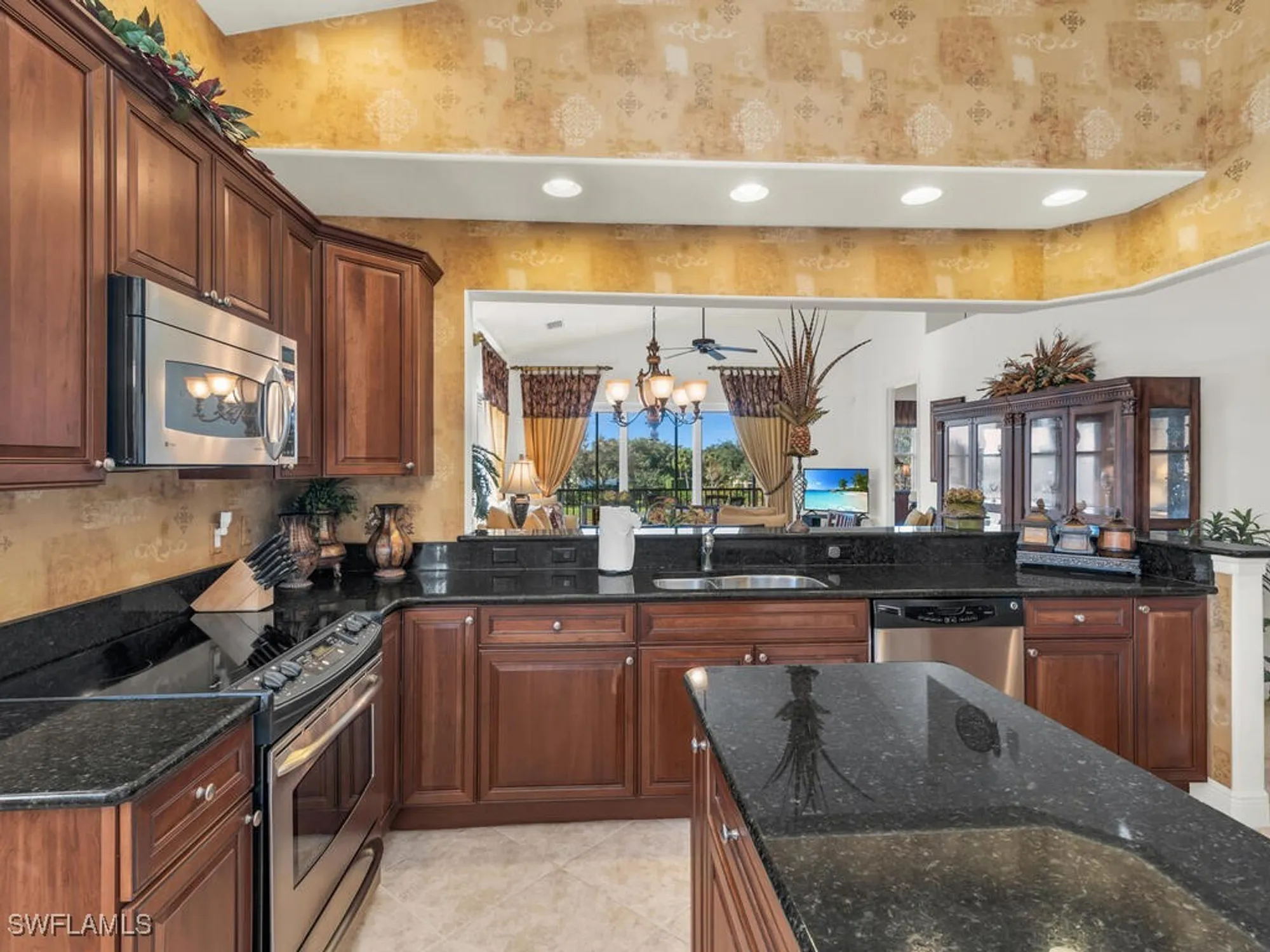 Property Slideshow image 14 of 50 | 7869 hawthorne dr 303, Naples, FL, 34113