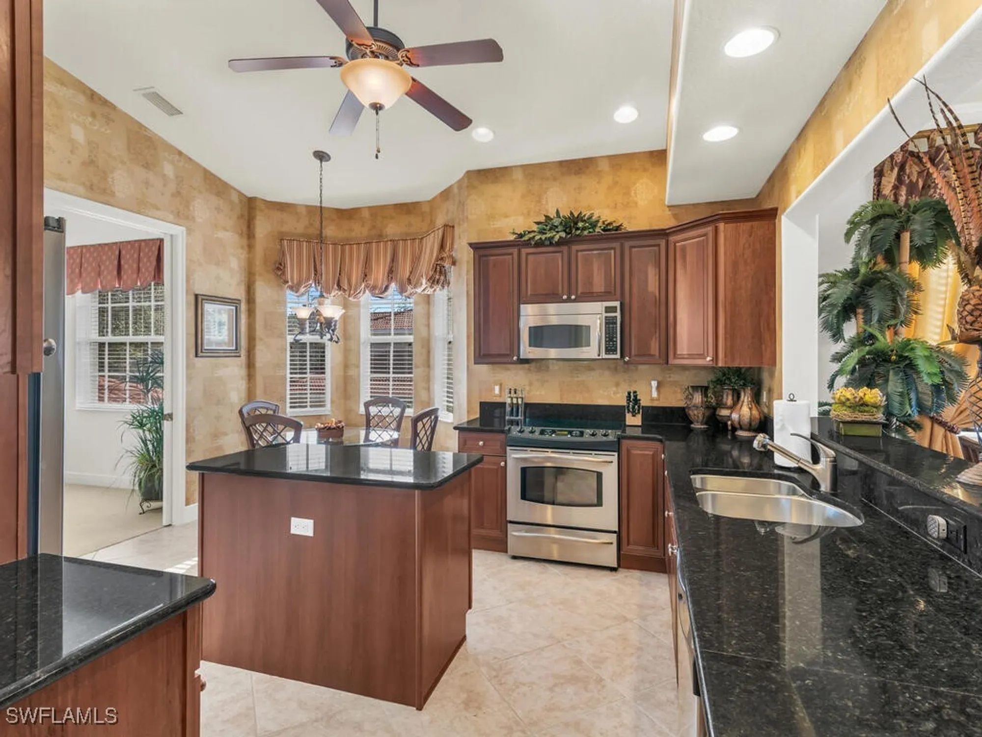 Property Slideshow image 15 of 50 | 7869 hawthorne dr 303, Naples, FL, 34113