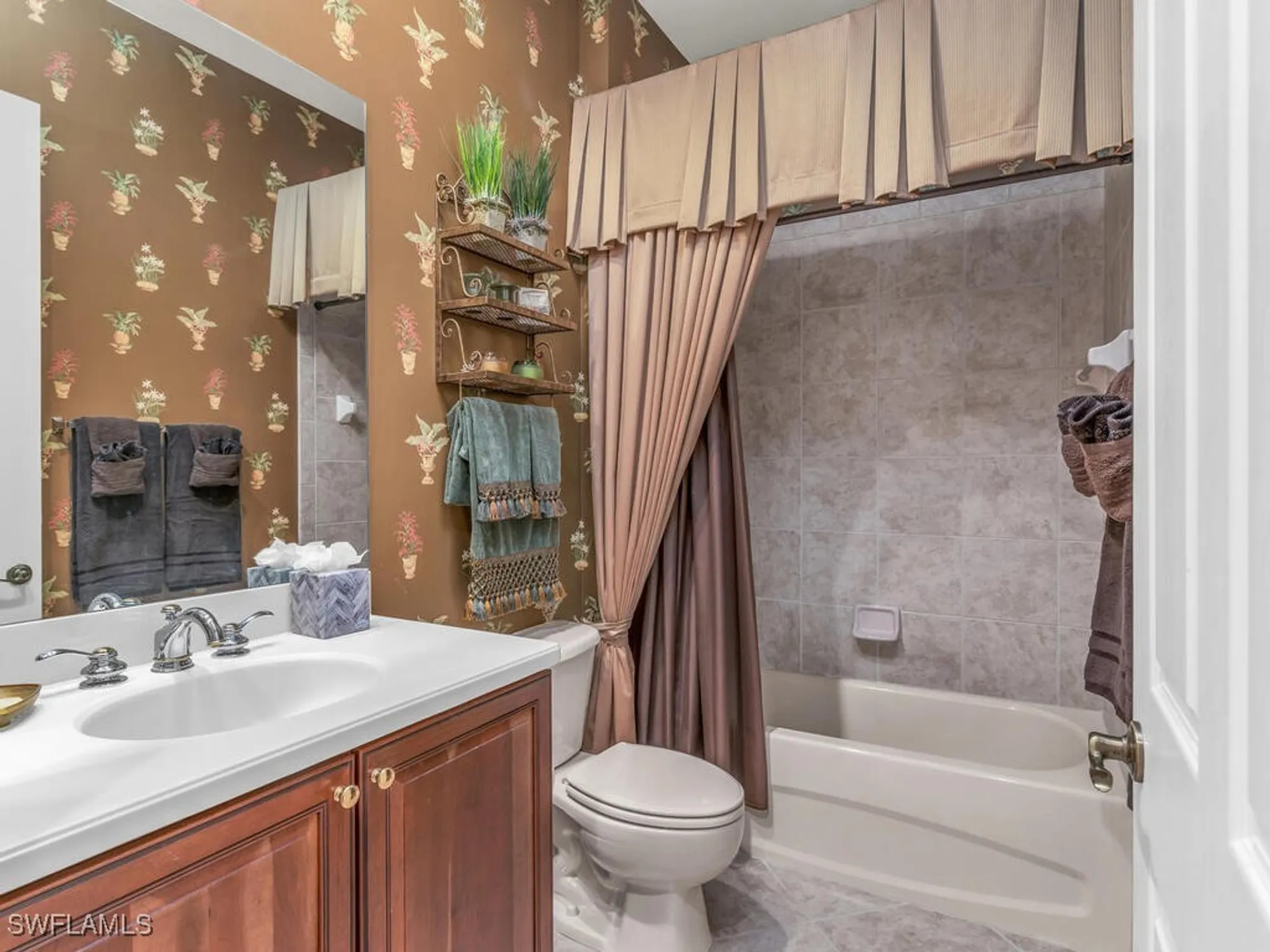 Property Slideshow image 28 of 50 | 7869 hawthorne dr 303, Naples, FL, 34113