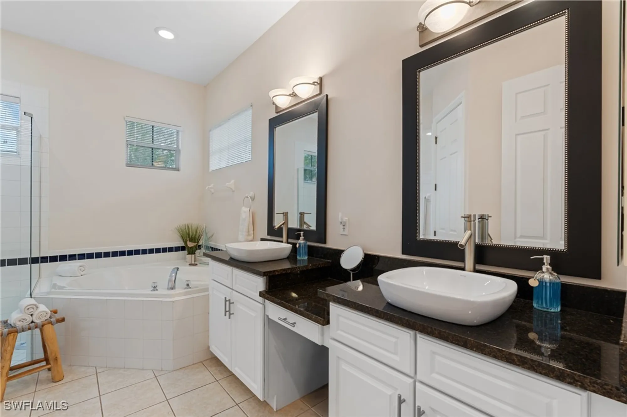 Property Slideshow image 17 of 33 | 6937 bent grass dr, Naples, FL, 34113