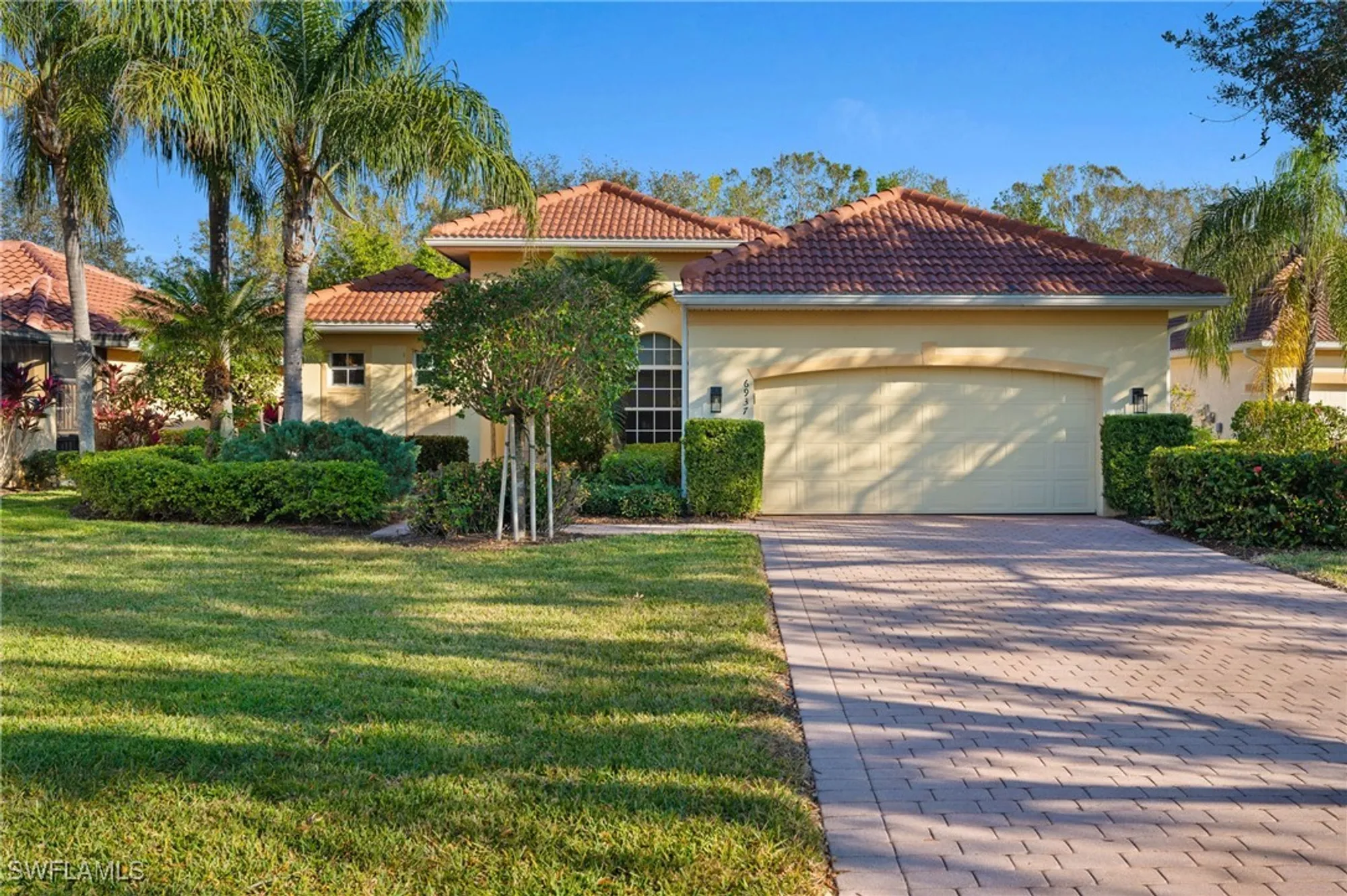 Property Slideshow image 1 of 33 | 6937 bent grass dr, Naples, FL, 34113