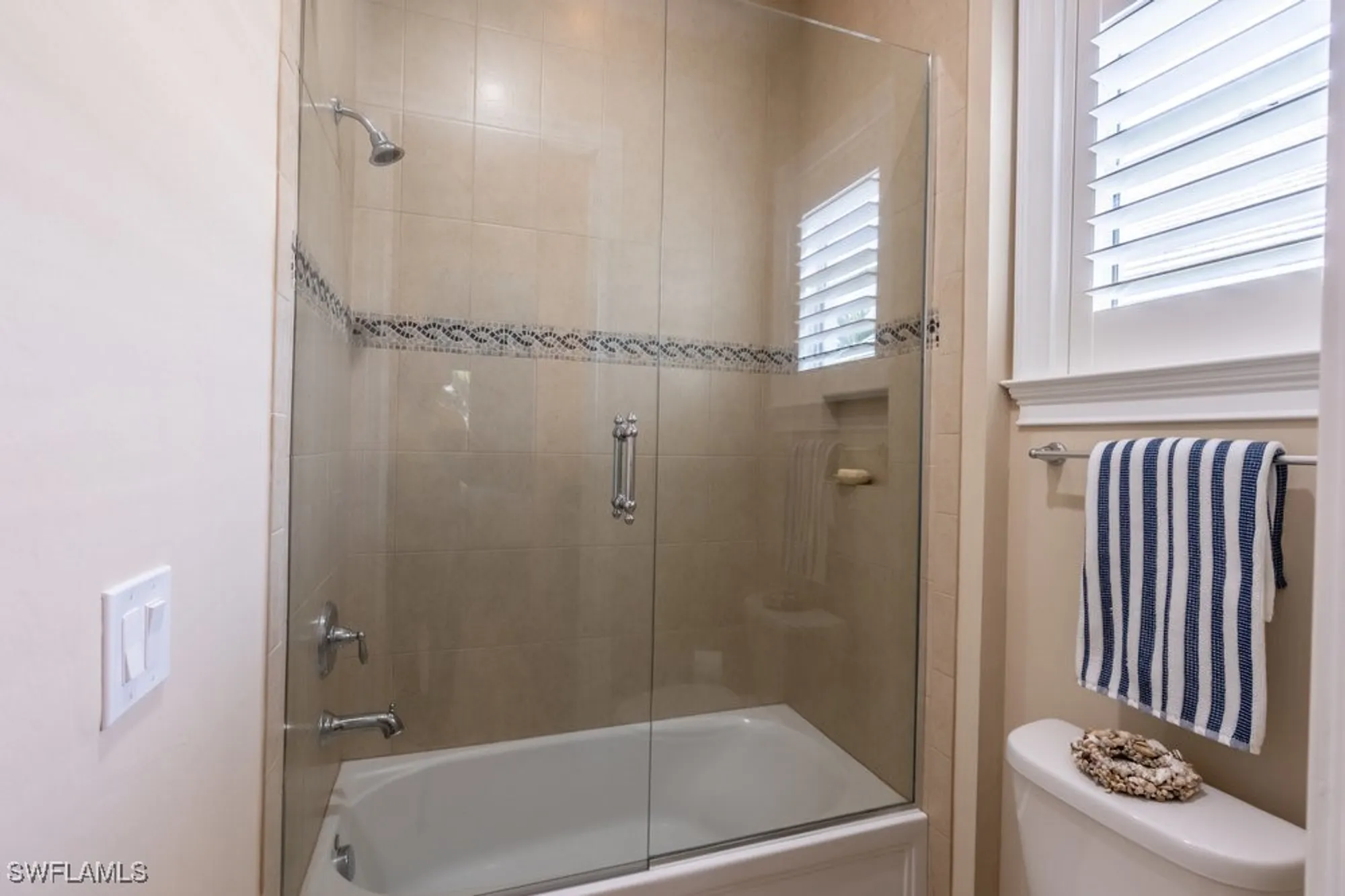 Property Slideshow image 25 of 42 | 5052 martinique dr, Naples, FL, 34113