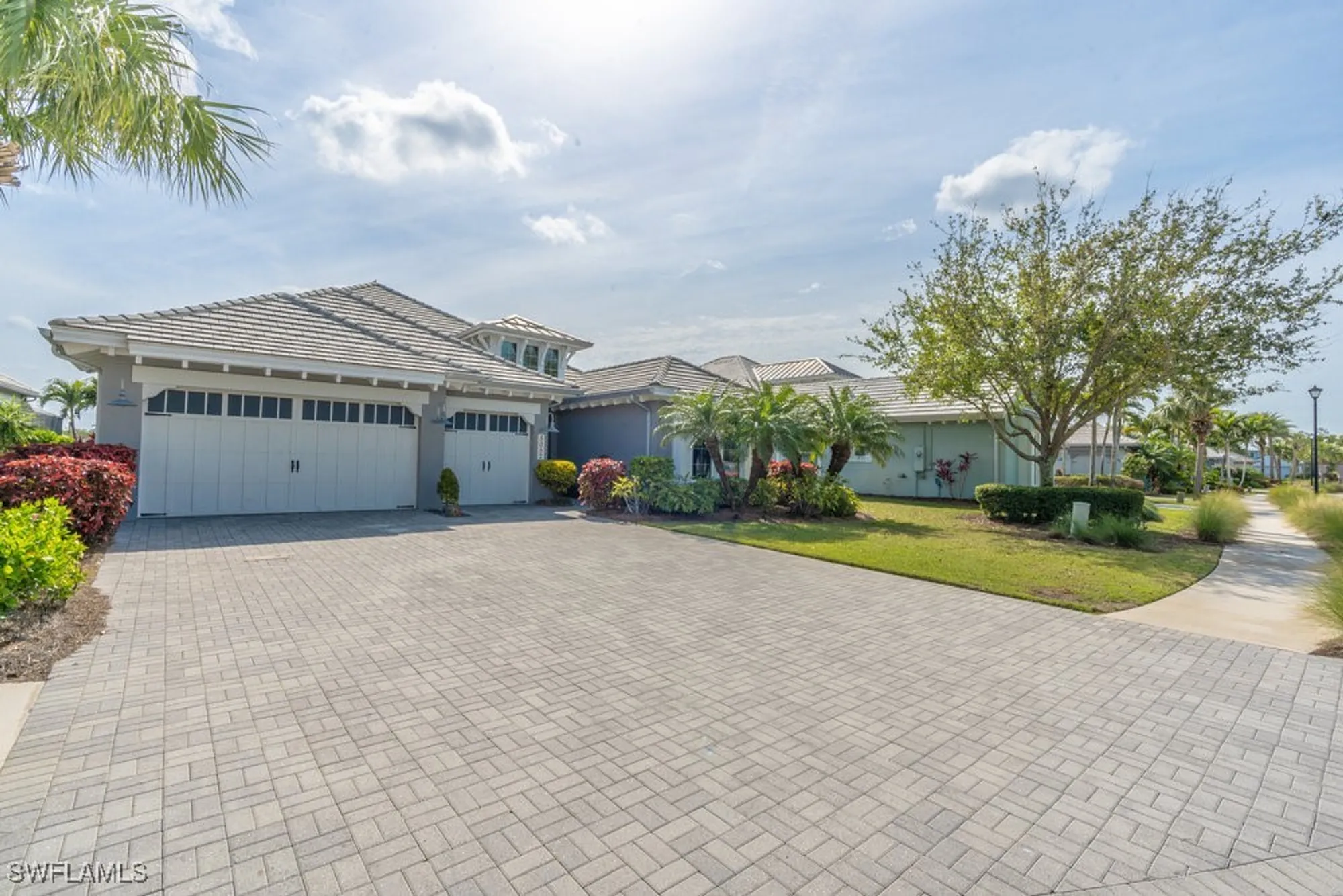 Property Slideshow image 2 of 42 | 5052 martinique dr, Naples, FL, 34113