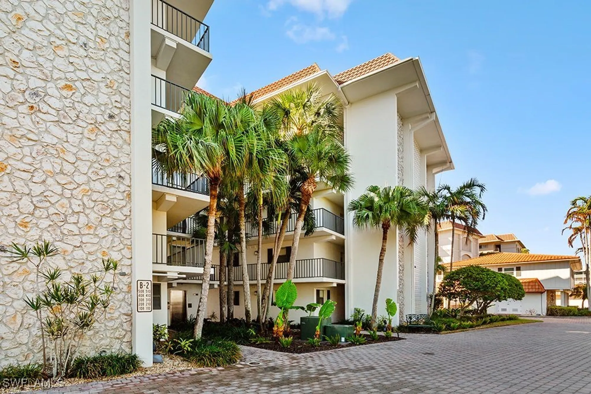 Property Slideshow image 17 of 24 | 222 harbour dr apt 314, Naples, FL, 34103