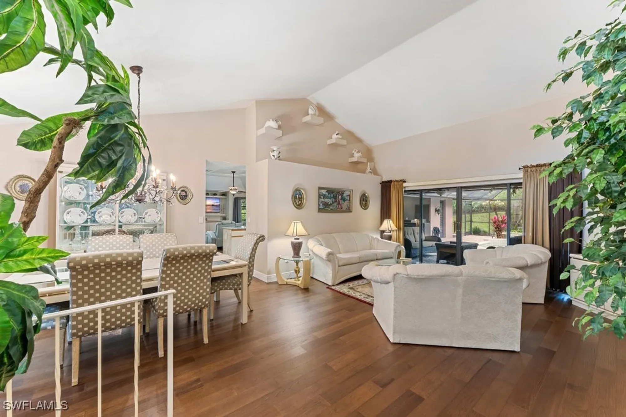 Property Slideshow image 17 of 48 | 812 pine creek ln, Naples, FL, 34108