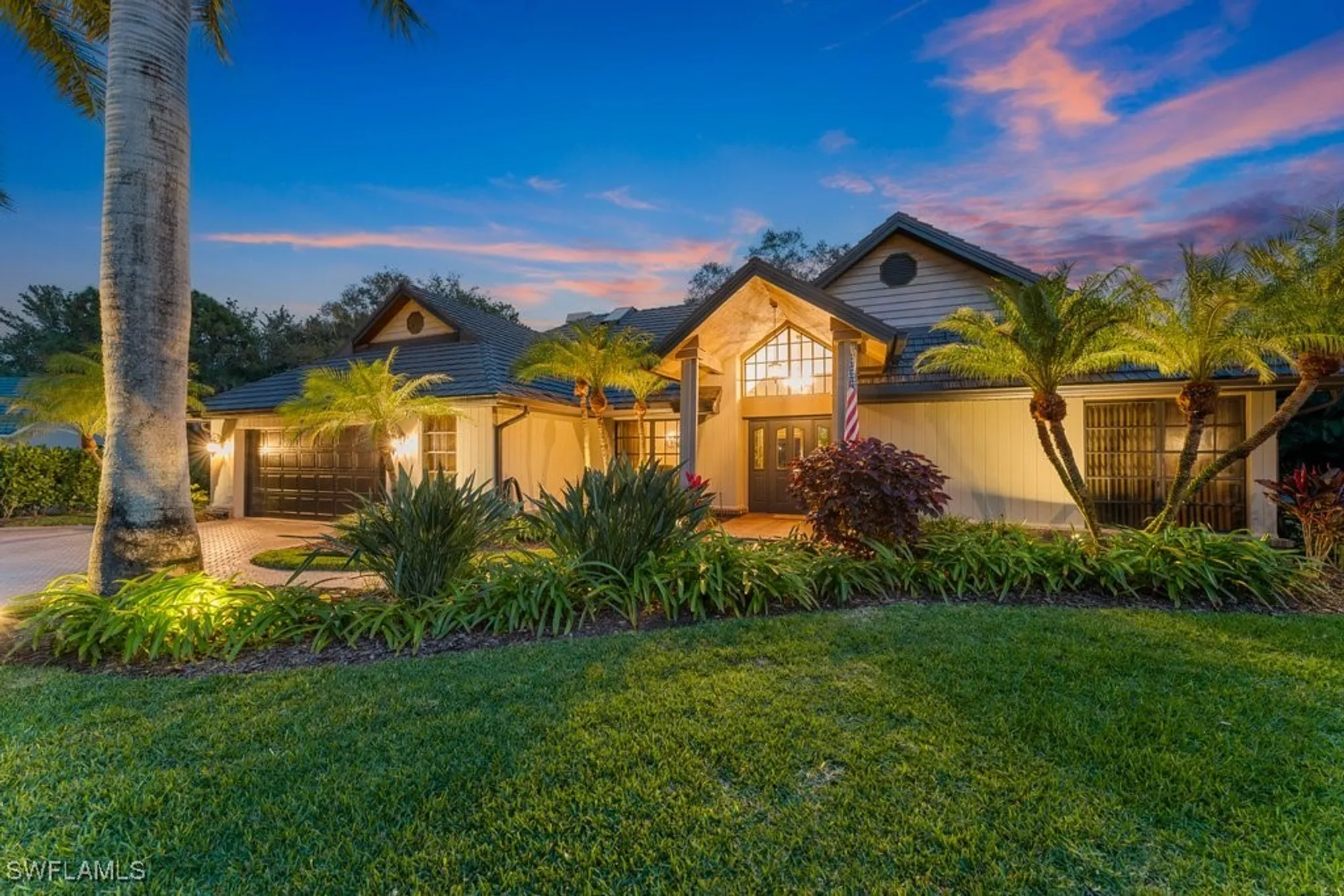 Property Slideshow image 1 of 48 | 812 pine creek ln, Naples, FL, 34108