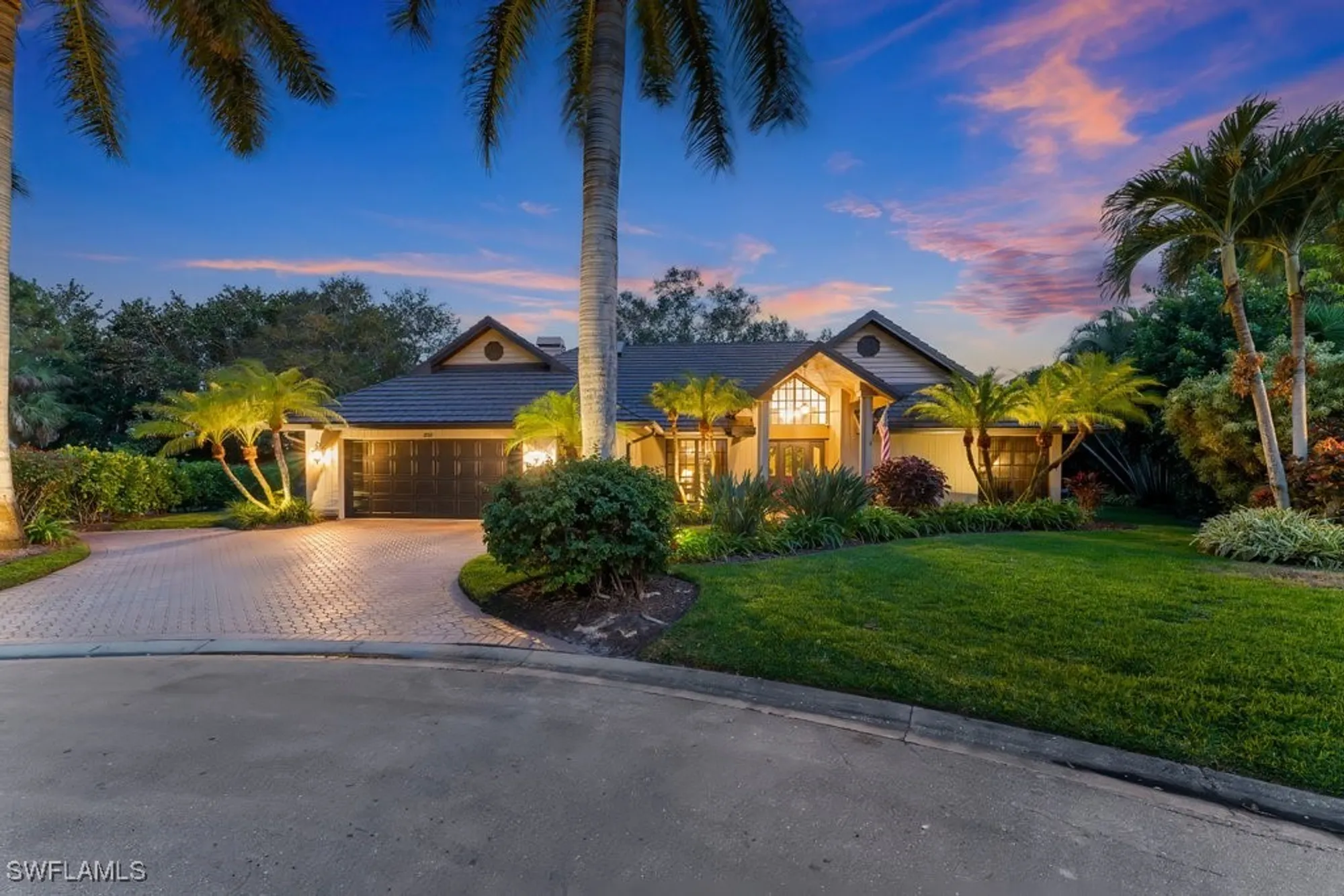 Property Slideshow image 11 of 48 | 812 pine creek ln, Naples, FL, 34108
