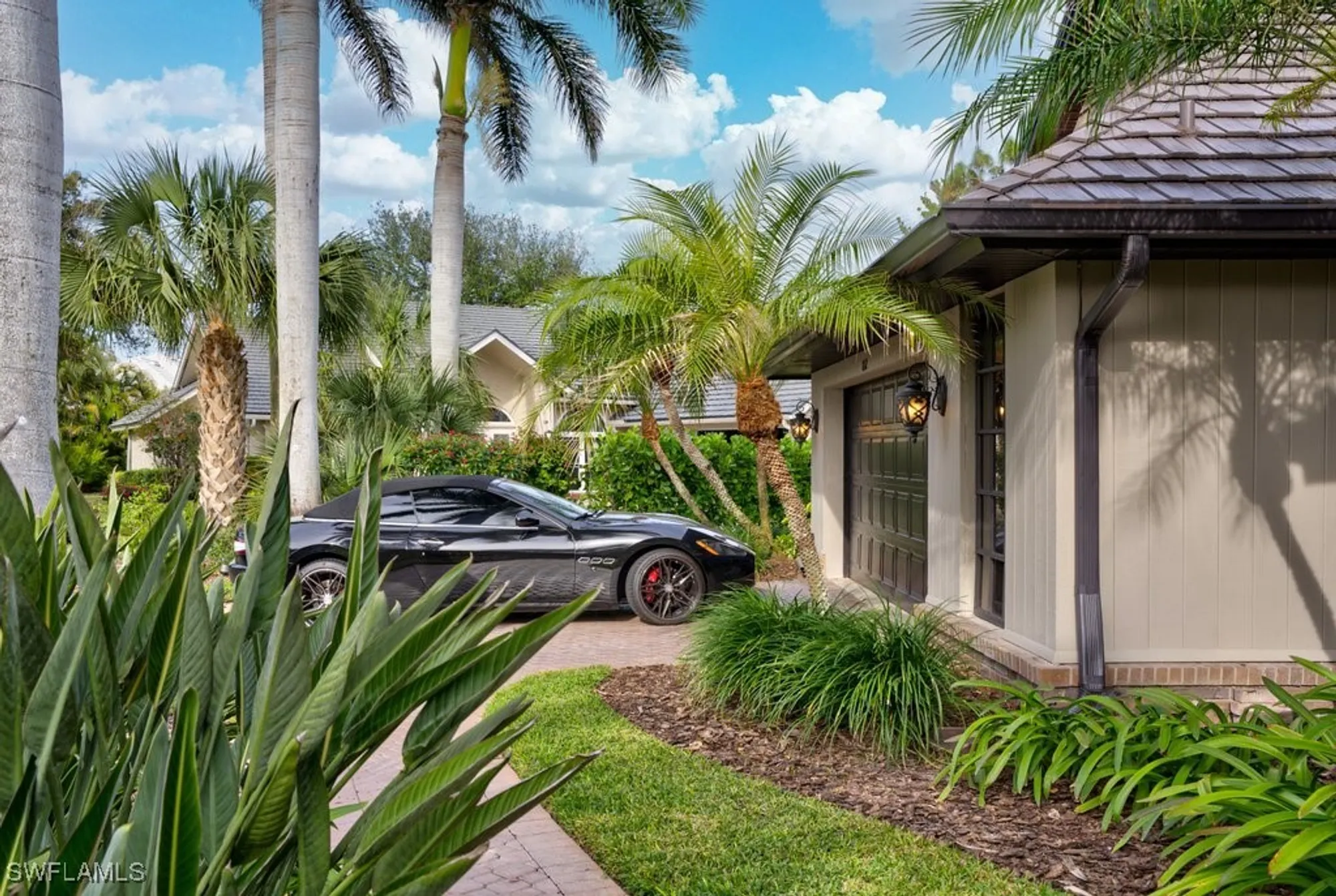 Property Slideshow image 13 of 48 | 812 pine creek ln, Naples, FL, 34108