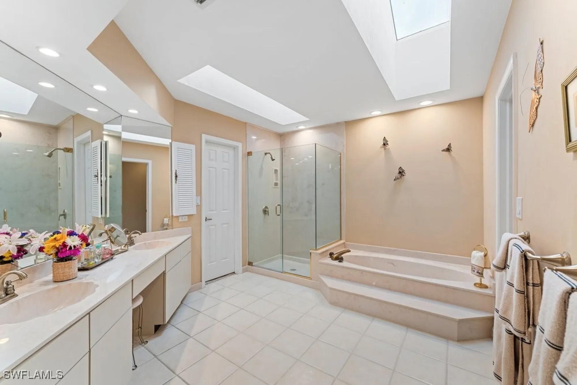 Property Slideshow image 39 of 48 | 812 pine creek ln, Naples, FL, 34108