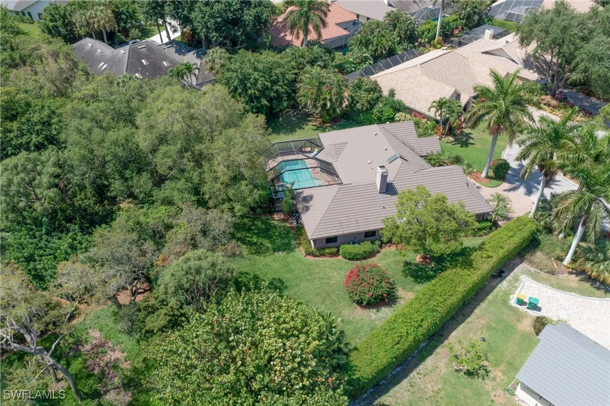 Property Slideshow image 32 of 48 | 812 pine creek ln, Naples, FL, 34108