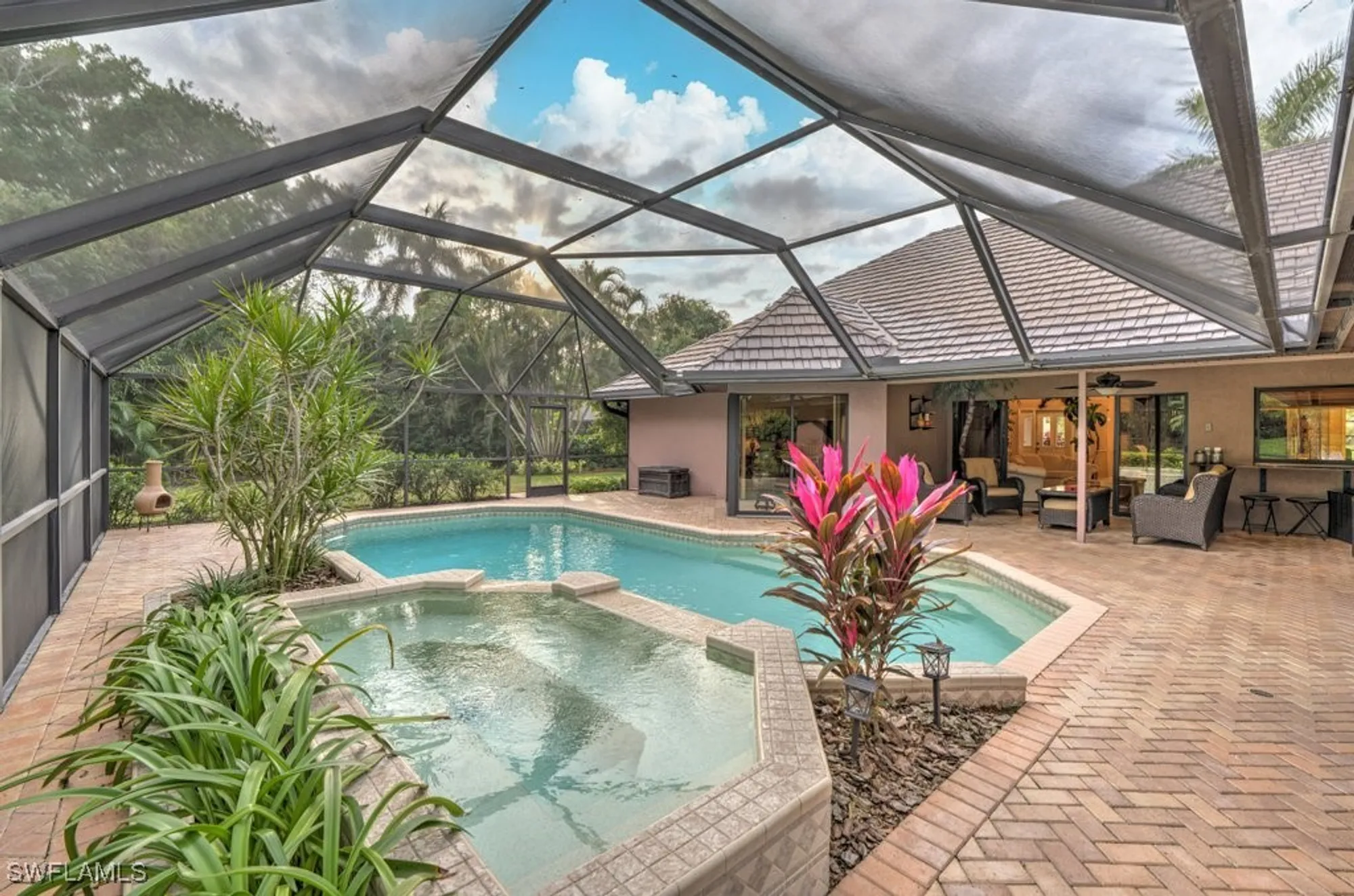 Property Slideshow image 4 of 48 | 812 pine creek ln, Naples, FL, 34108