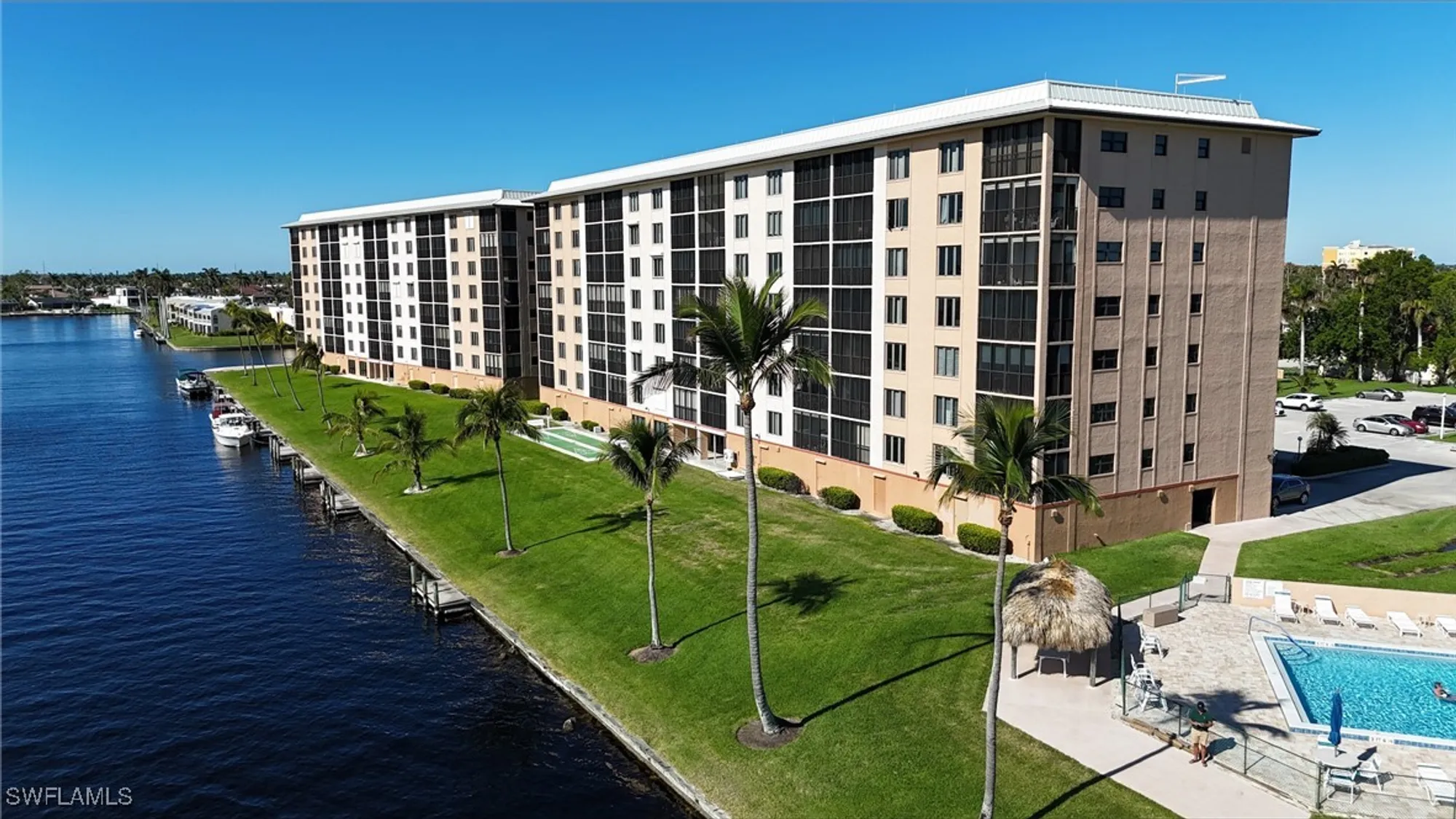 Property Slideshow image 6 of 9 | 4260 se 20th pl 801, Cape Coral, FL, 33904