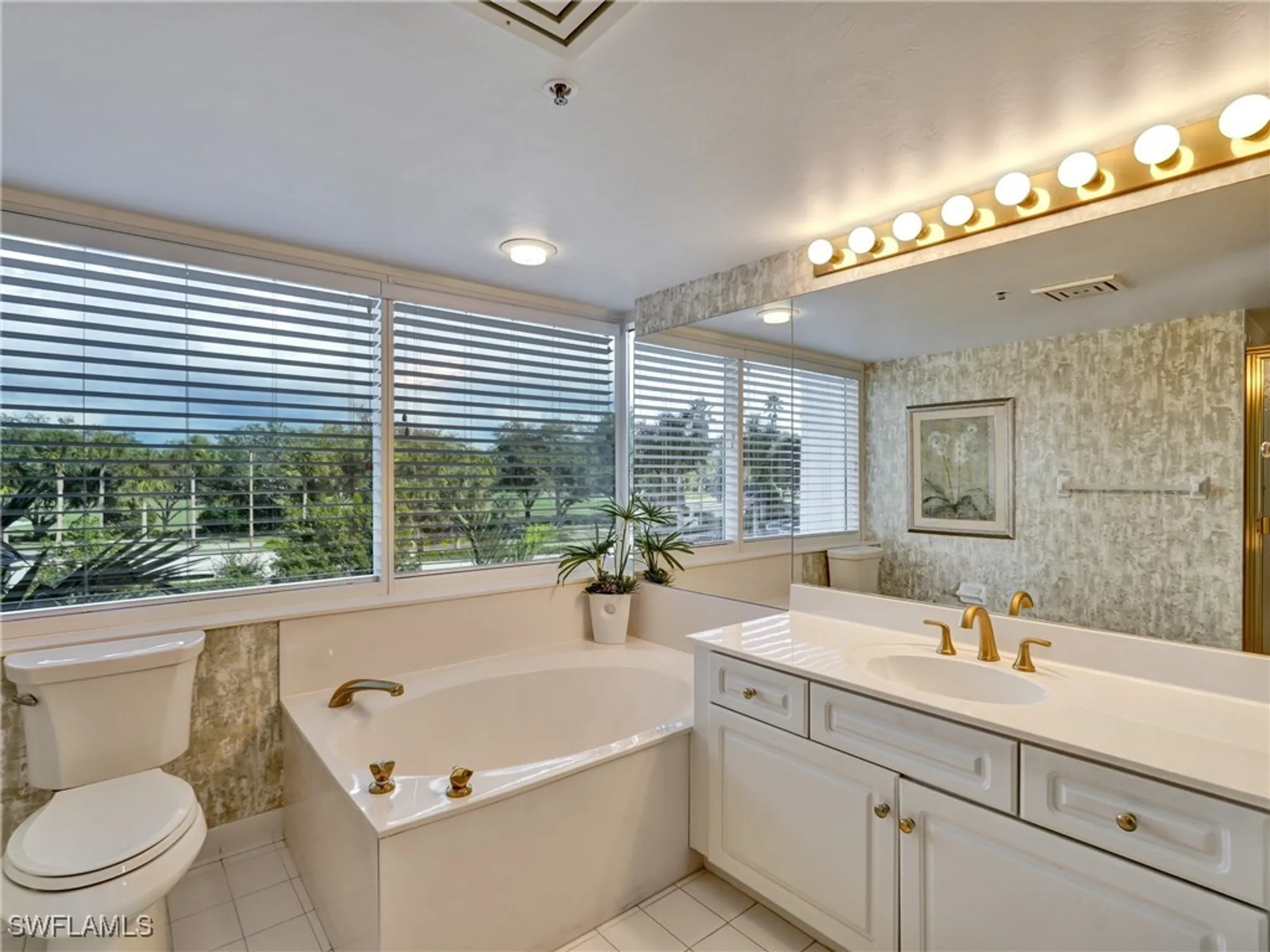 Property Slideshow image 10 of 29 | 6825 grenadier blvd 101, Naples, FL, 34108
