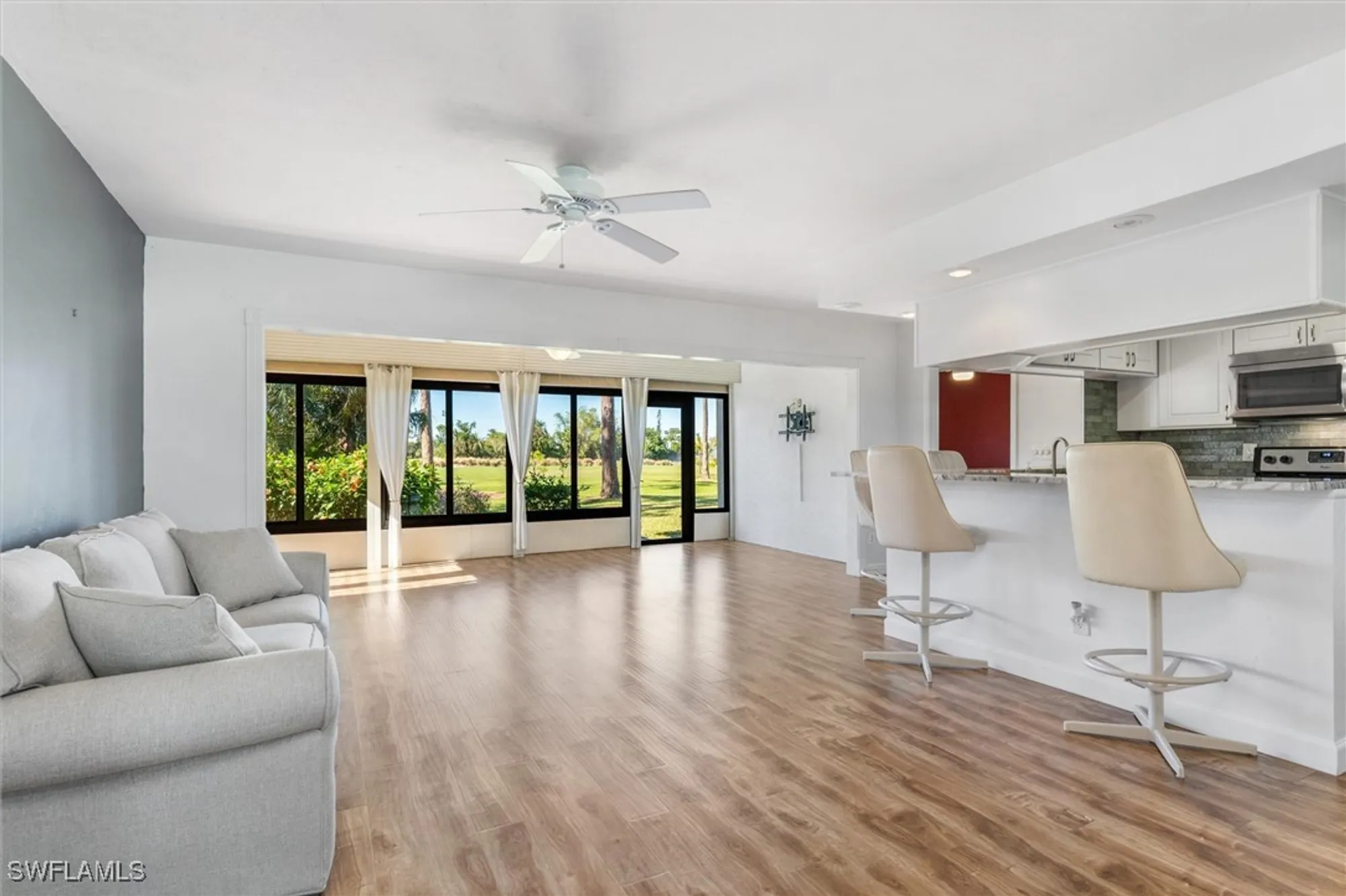 Property Slideshow image 10 of 40 | 5625 trailwinds dr 412, Fort Myers, FL, 33907