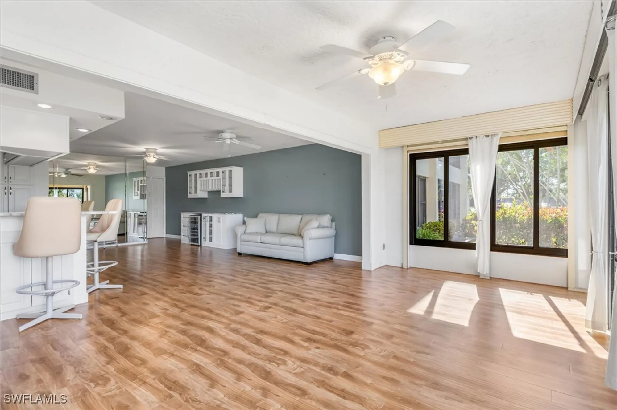 Property Slideshow image 11 of 40 | 5625 trailwinds dr 412, Fort Myers, FL, 33907