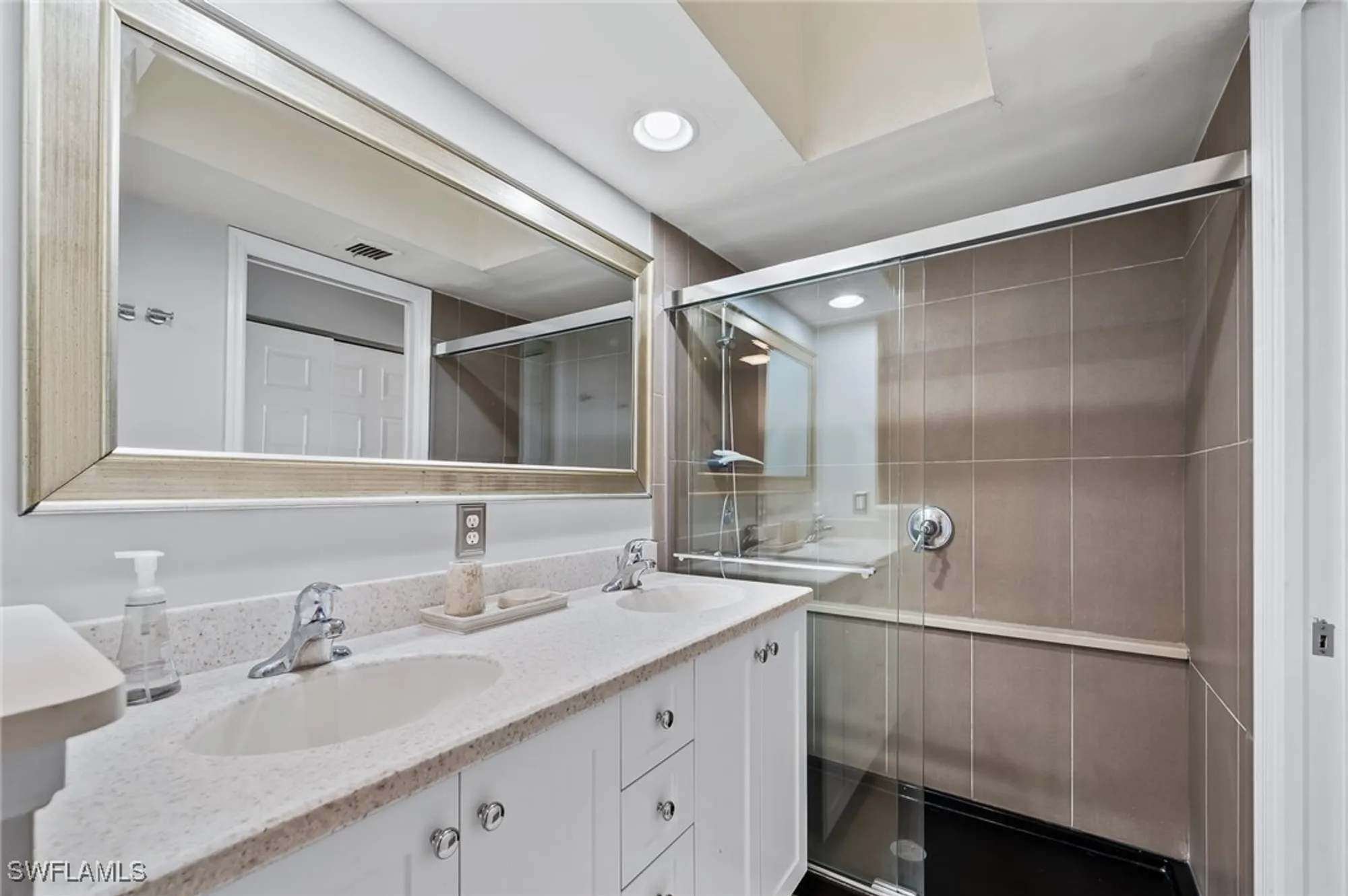 Property Slideshow image 13 of 18 | 14979 rivers edge ct apt 223, Fort Myers, FL, 33908
