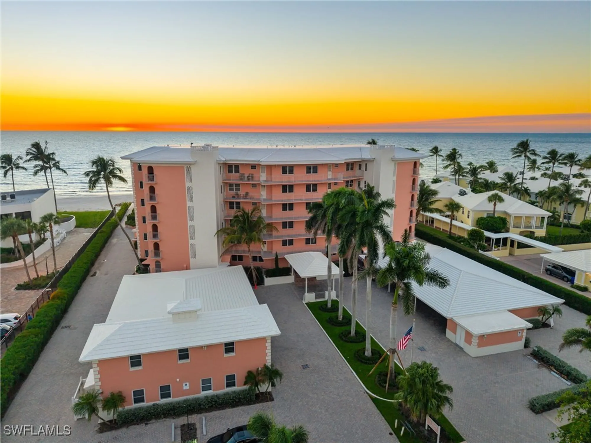 Property Slideshow image 10 of 10 | 2401 gulf shore blvd n villa 1, Naples, FL, 34103