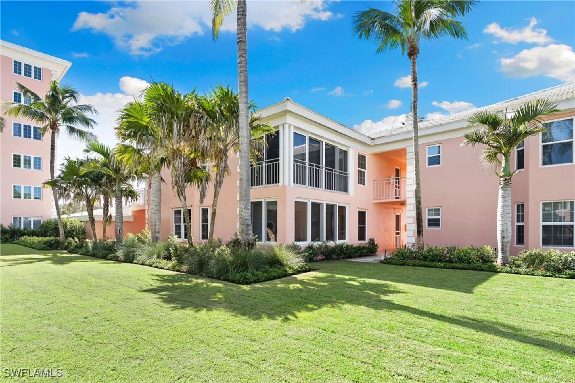 Property Slideshow image 8 of 10 | 2401 gulf shore blvd n villa 1, Naples, FL, 34103