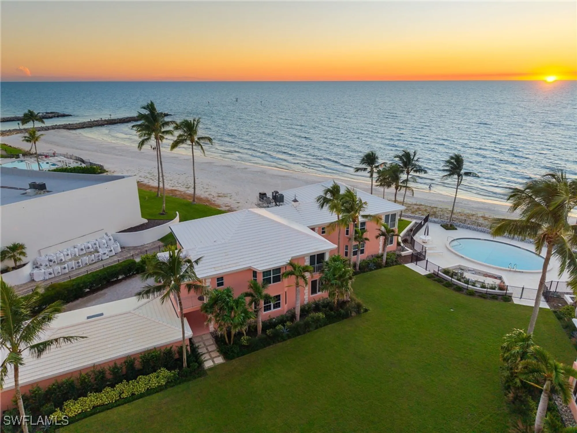 Property Slideshow image 9 of 10 | 2401 gulf shore blvd n villa 1, Naples, FL, 34103