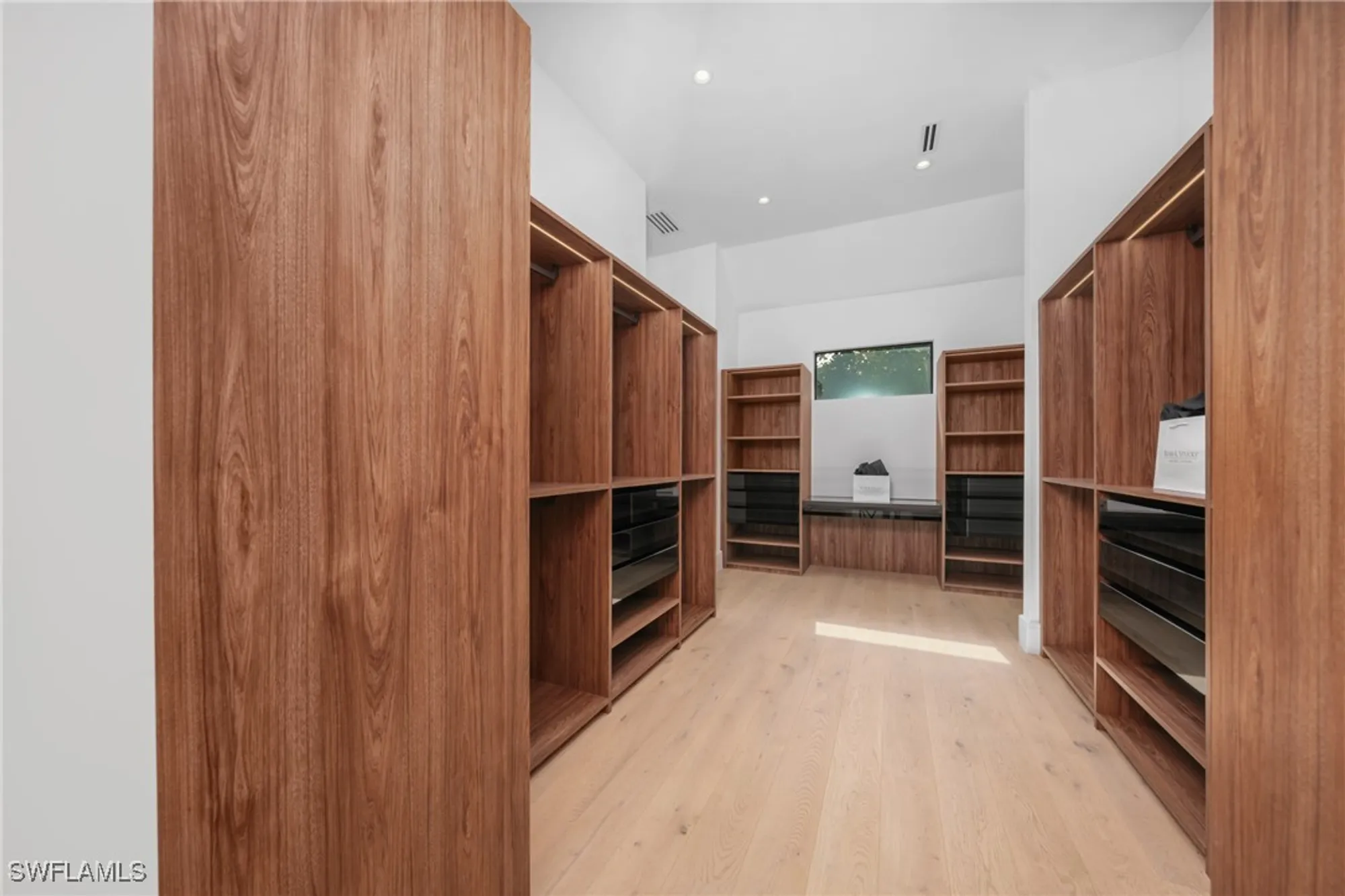 Property Slideshow image 20 of 50 | 721 spring line dr, Naples, FL, 34102