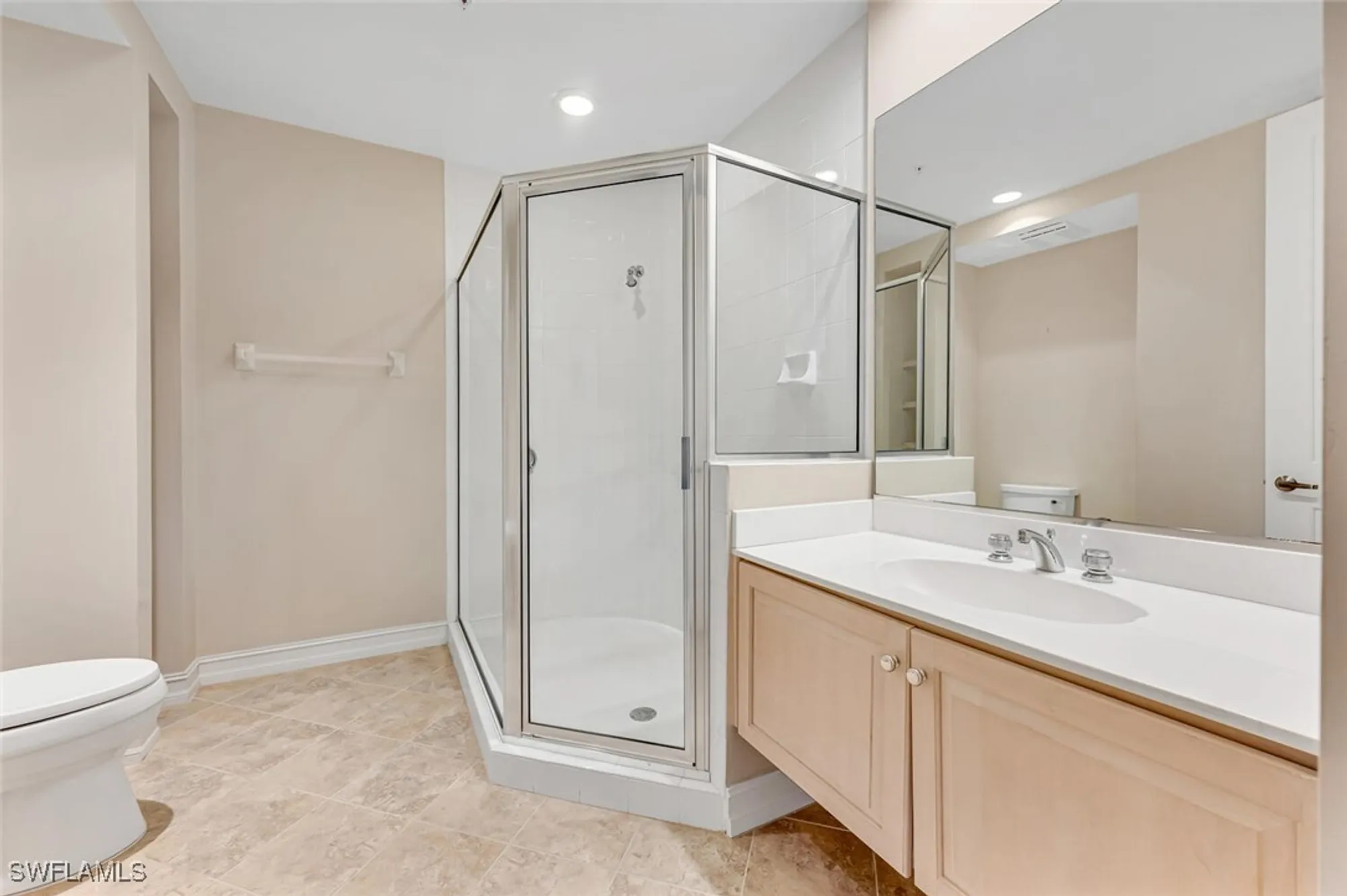 Property Slideshow image 11 of 27 | 4811 island pond ct 402, Bonita Springs, FL, 34134