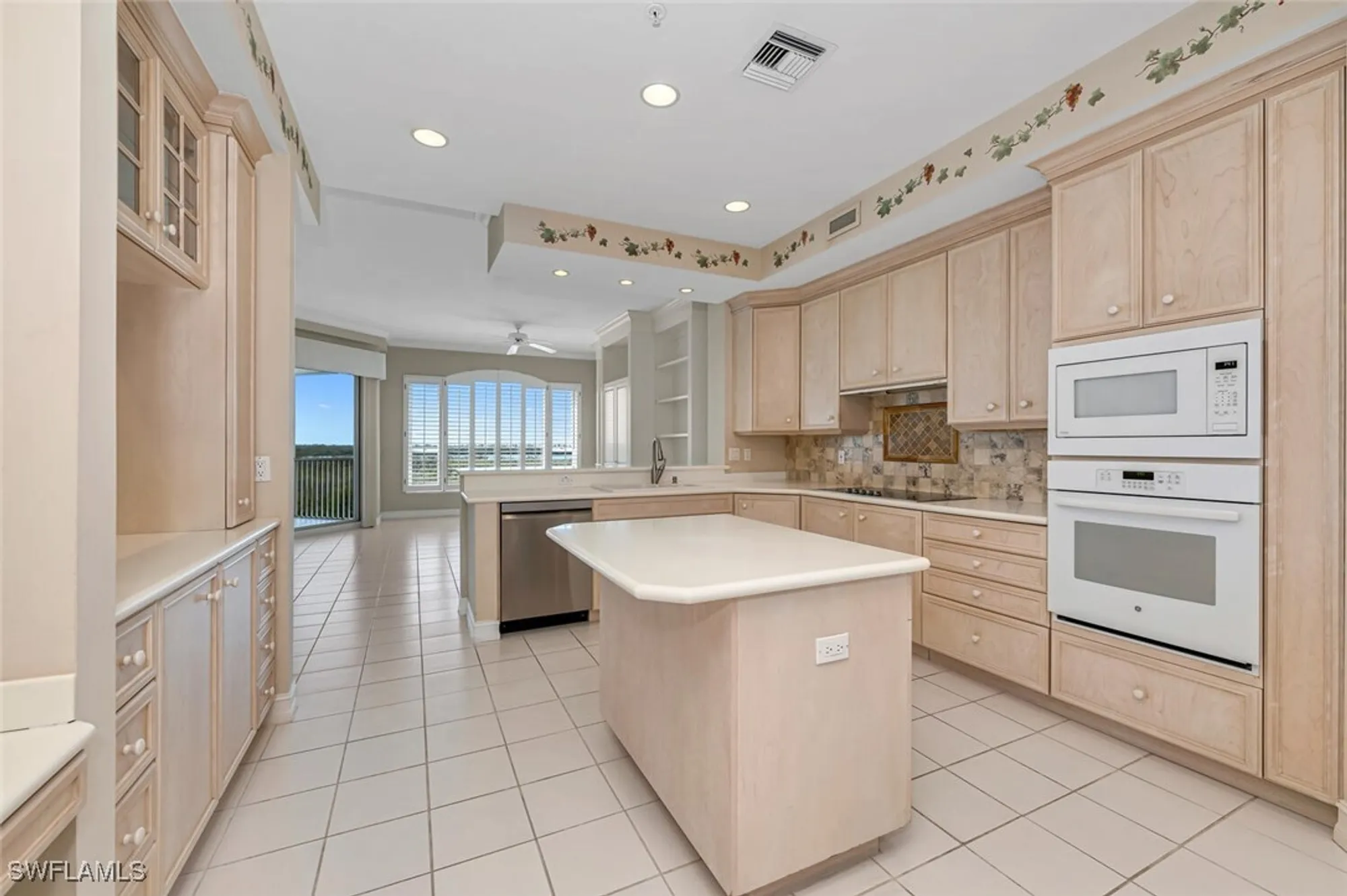 Property Slideshow image 5 of 27 | 4811 island pond ct 402, Bonita Springs, FL, 34134
