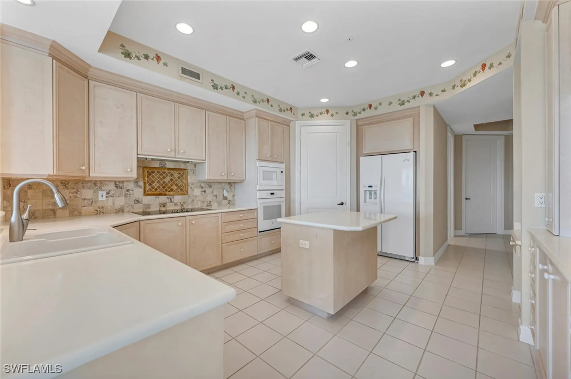 Property Slideshow image 6 of 27 | 4811 island pond ct 402, Bonita Springs, FL, 34134