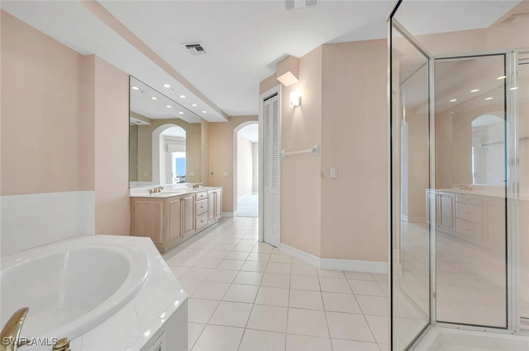 Property Slideshow image 9 of 27 | 4811 island pond ct 402, Bonita Springs, FL, 34134